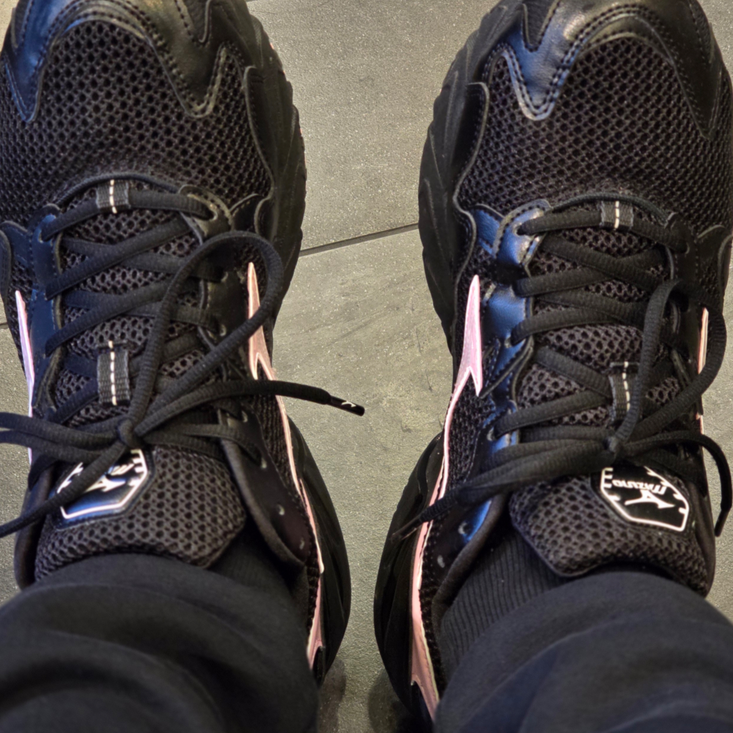 Mizuno Wave Rider Black Pink - Folder Exclusive 착용 스타일 - 2