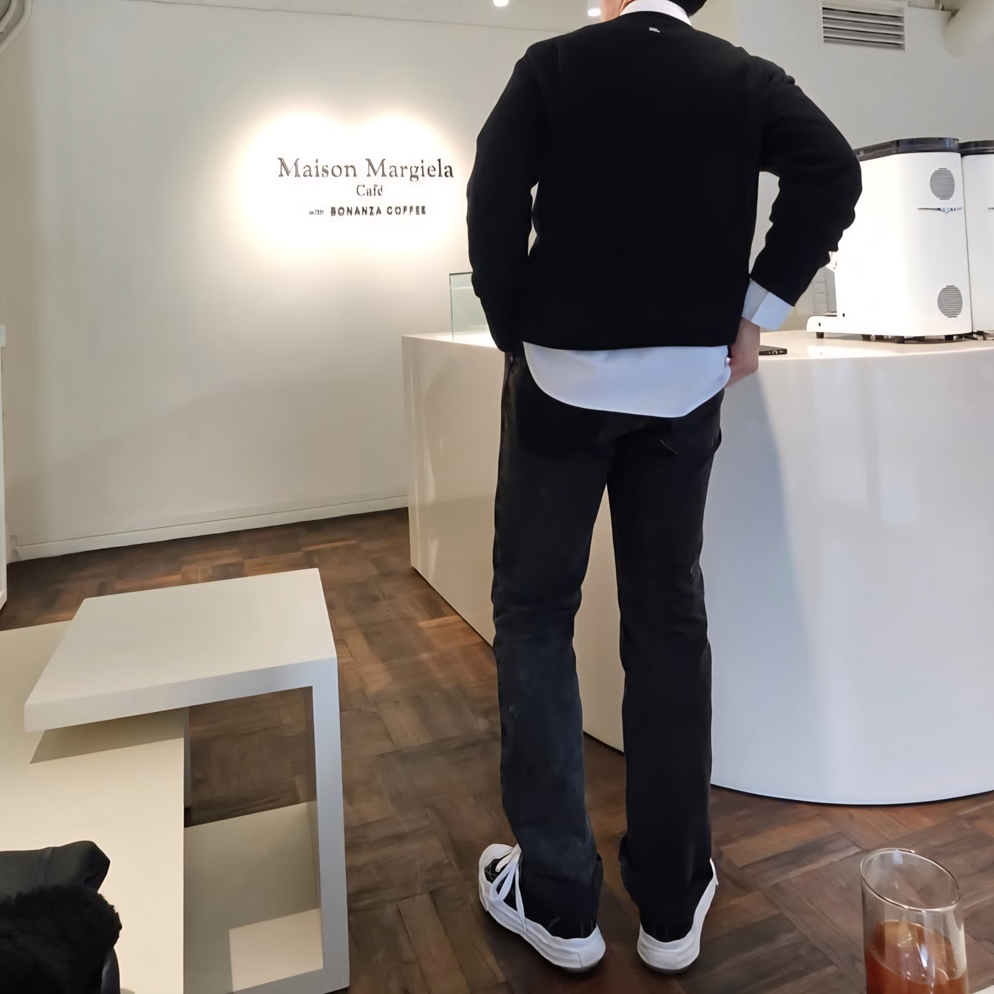 Maison Mihara Yasuhiro Hank OG Sole Canvas Low-top Sneakers Black, Maison Margiela Paint Jeans Black 착용 스타일