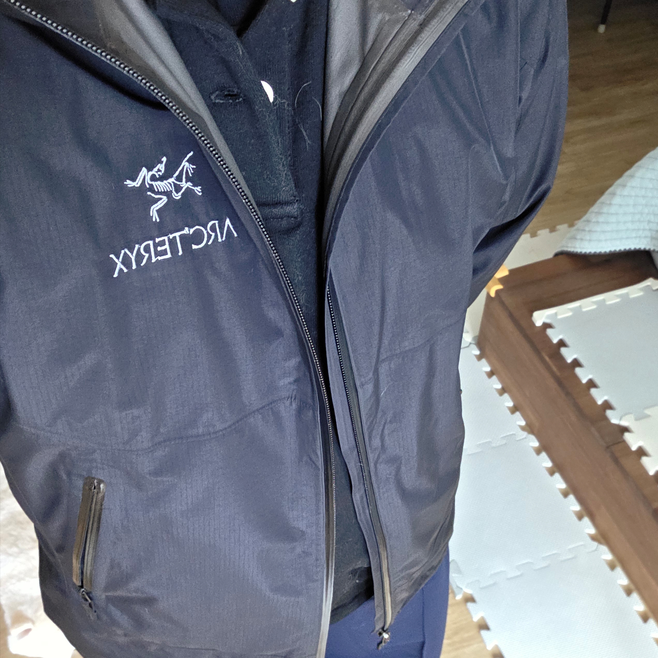 Arc'teryx Zeta SL Jacket Black 착용 스타일