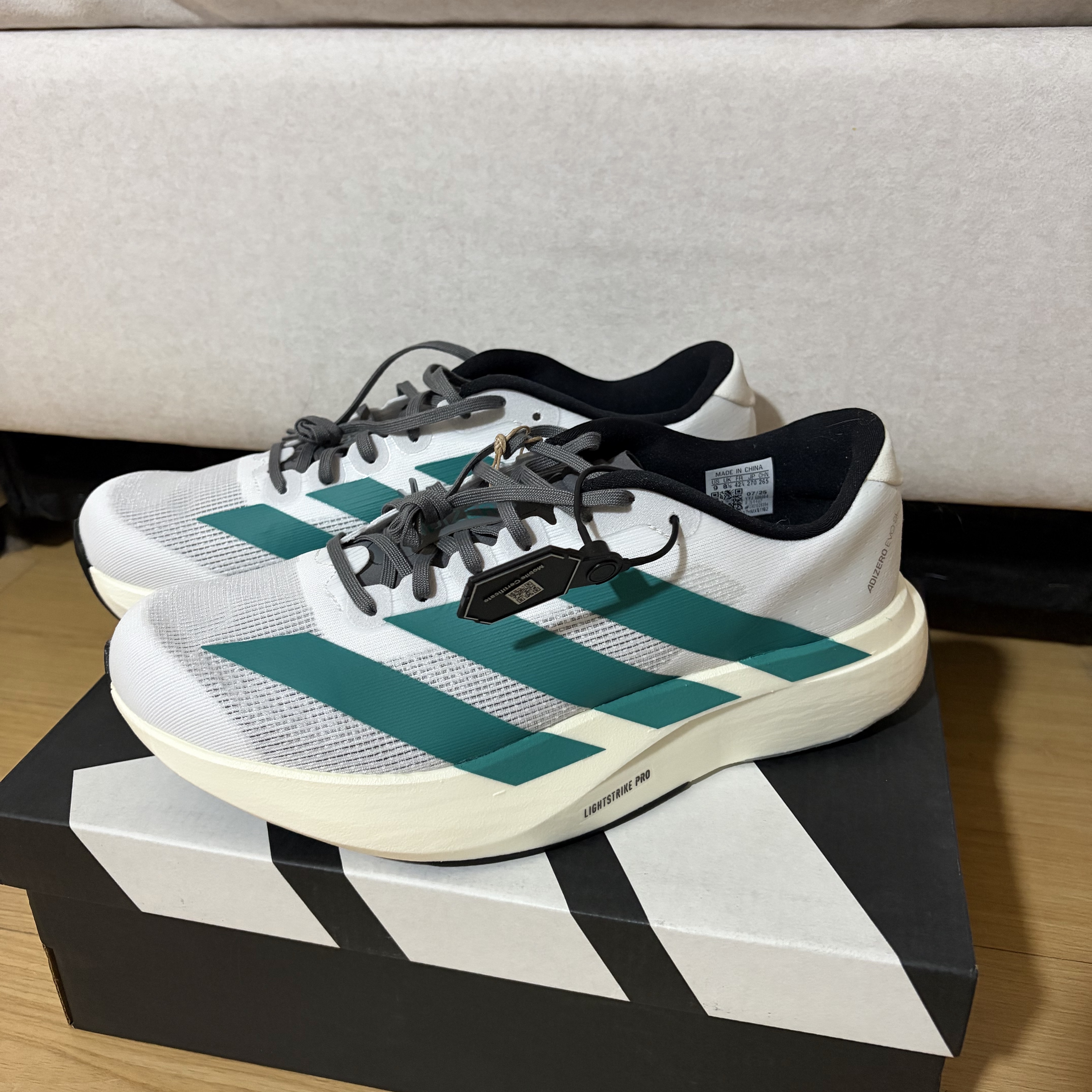 Adidas Adizero EVO SL Cloud White Pure Teal 착용 스타일