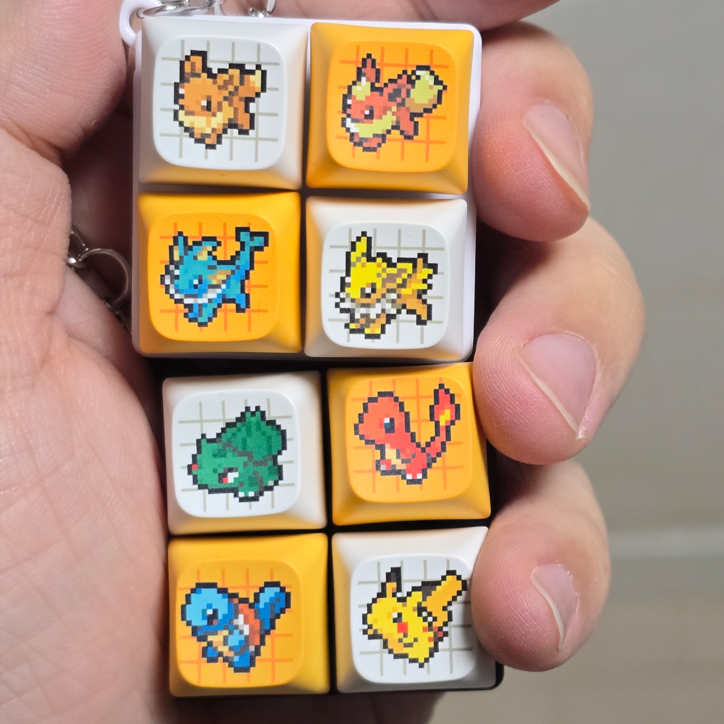 Pokemon x CU Keycap Keychain Pokemon, Pokemon x CU Keycap Keychain Eevee 착용 스타일