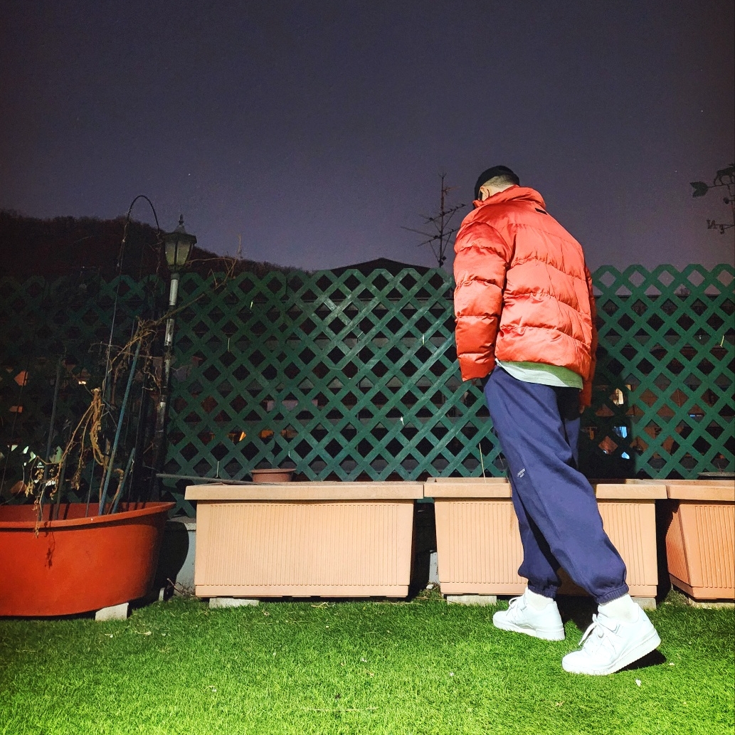 Y-3 5-Panel Cap Black, Undermycar Mu.03 Anti Fxxking Logo Play Oversized Sweat Jogger Navy 착용 스타일 - 2
