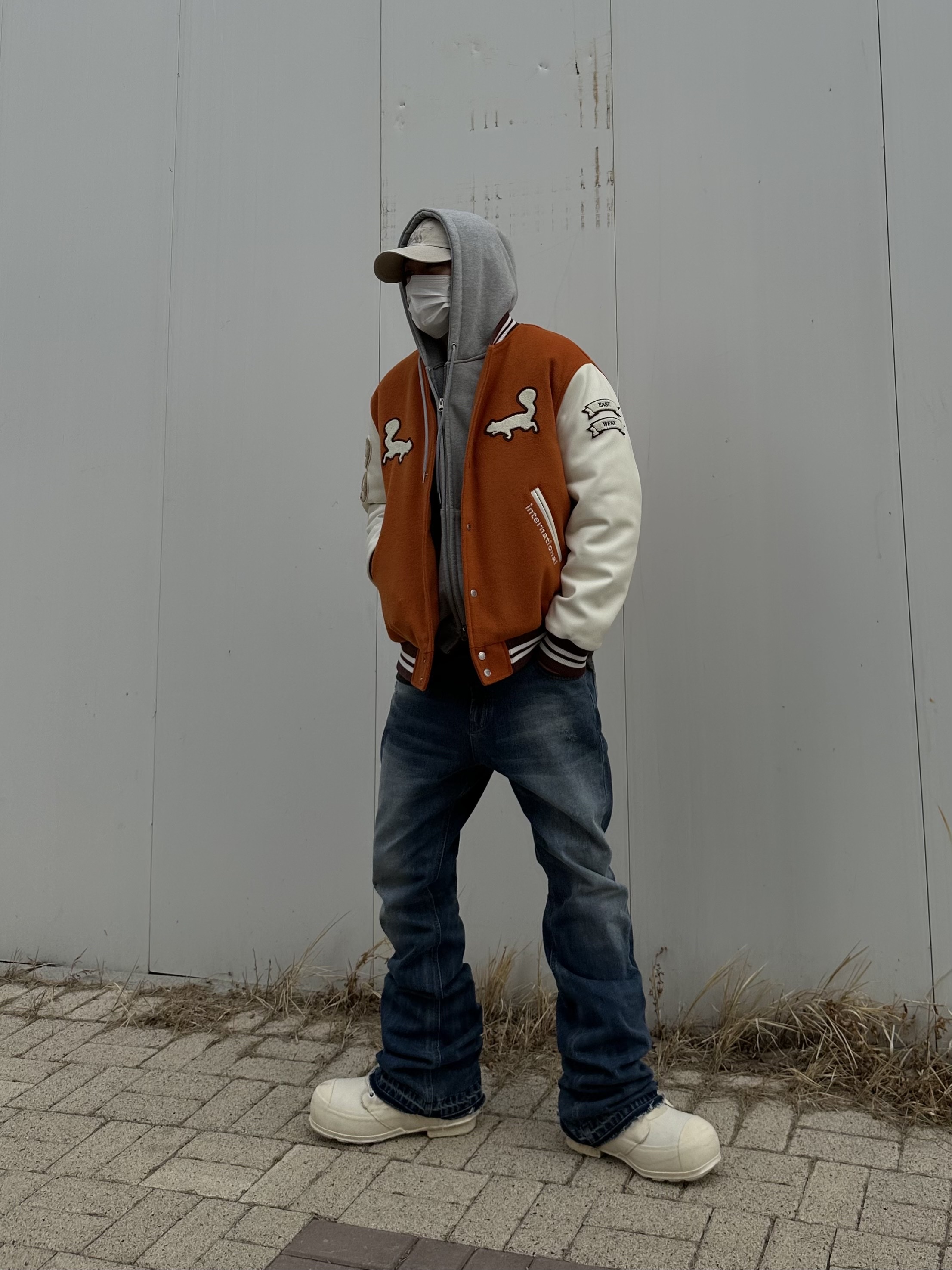 Vandy The Pink Bonsai Varsity Jacket 착용 스타일 - 6