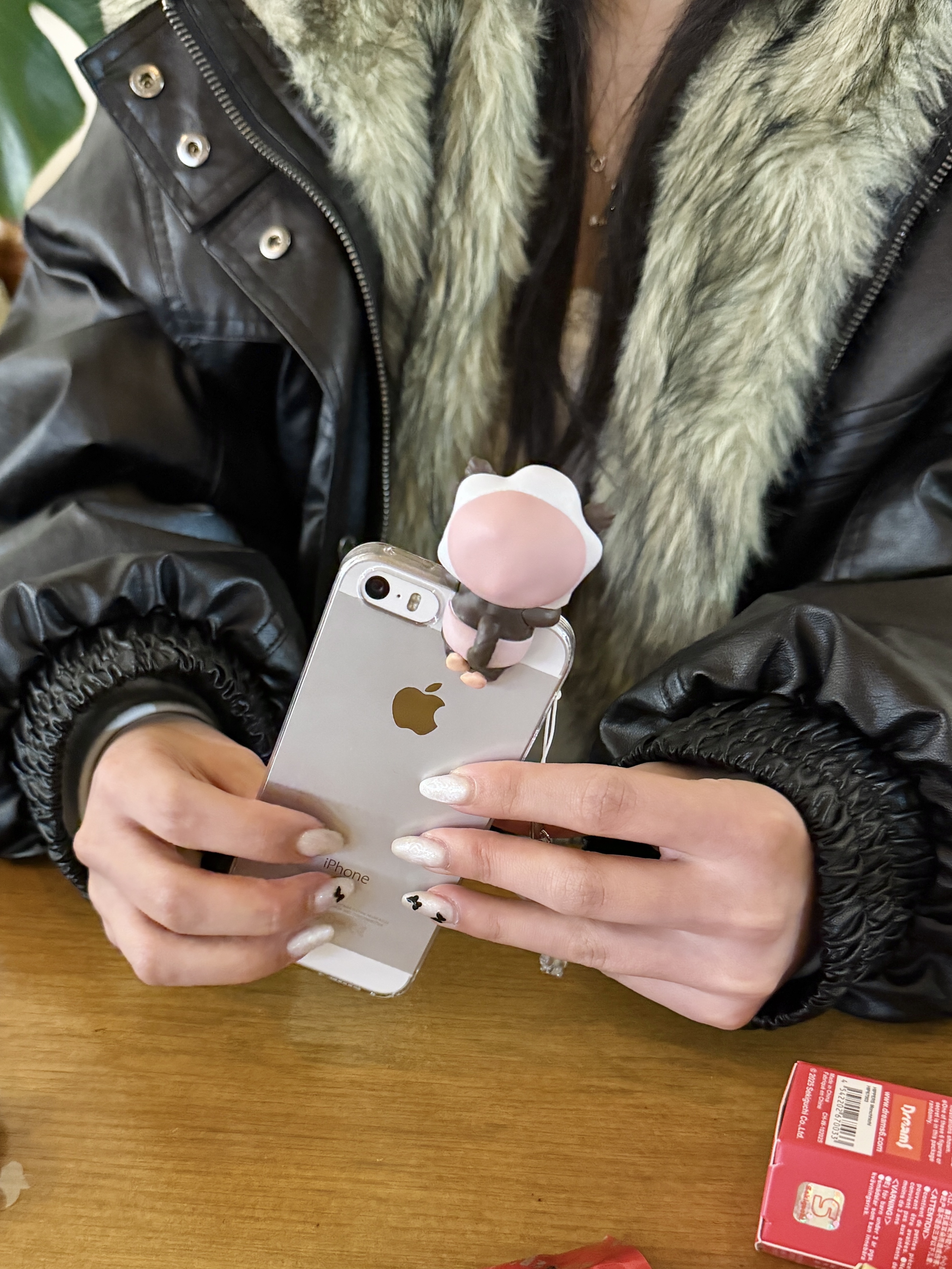 Sonny Angel x Monchhichi Hippers Sealed Case (1 Blind Boxes), Sonny Angel x Monchhichi Hippers Sealed Case (12 Blind Boxes) 착용 스타일