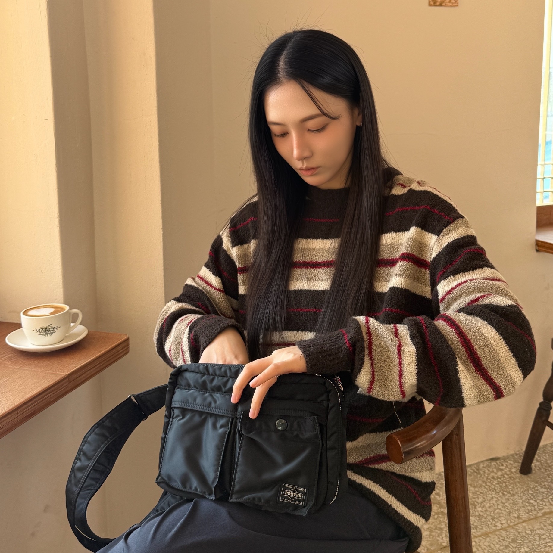 Porter Tanker Shoulder Bag S Black 착용 스타일