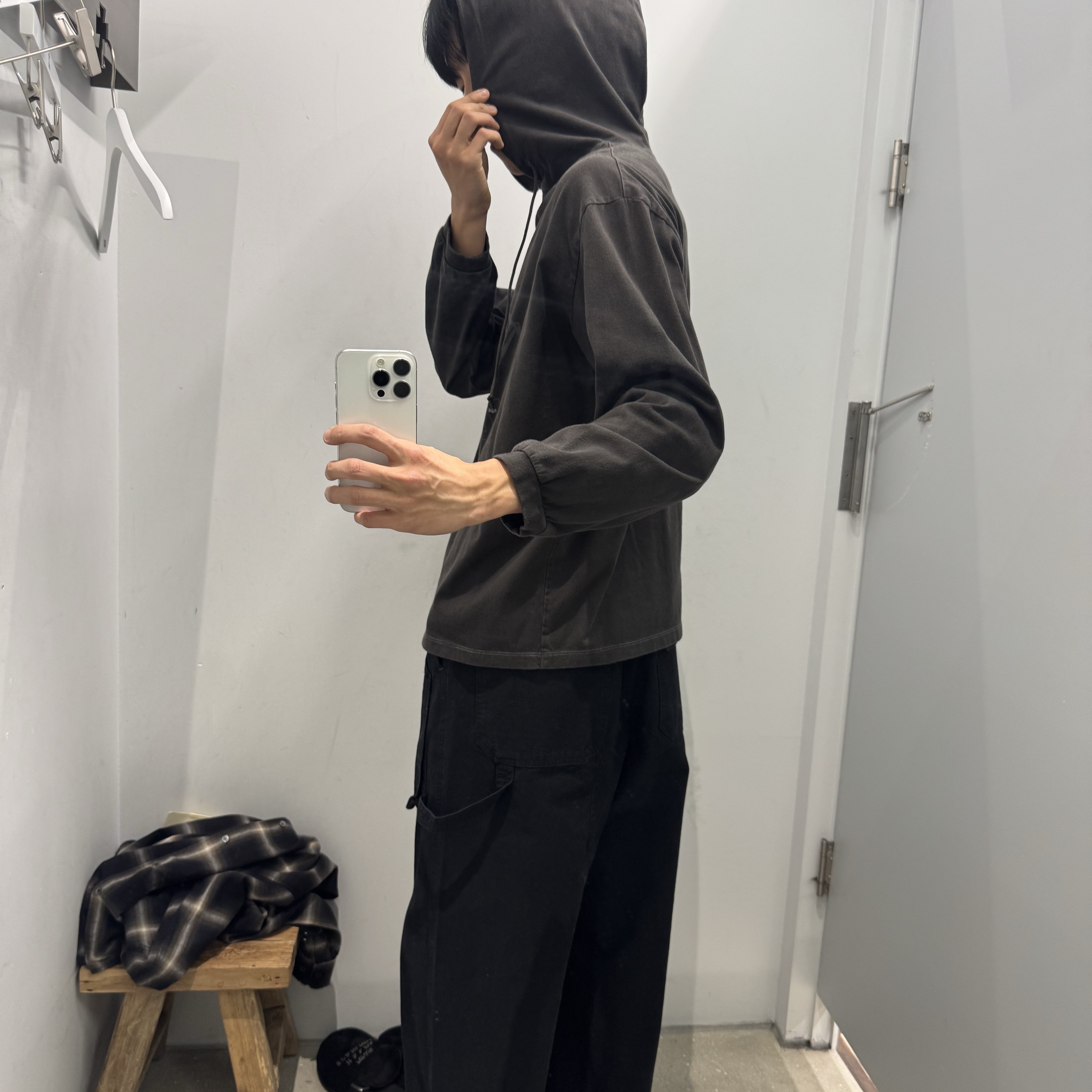 Polyteru Graphic Hooded Long Sleeves Holy Charcoal 착용 스타일