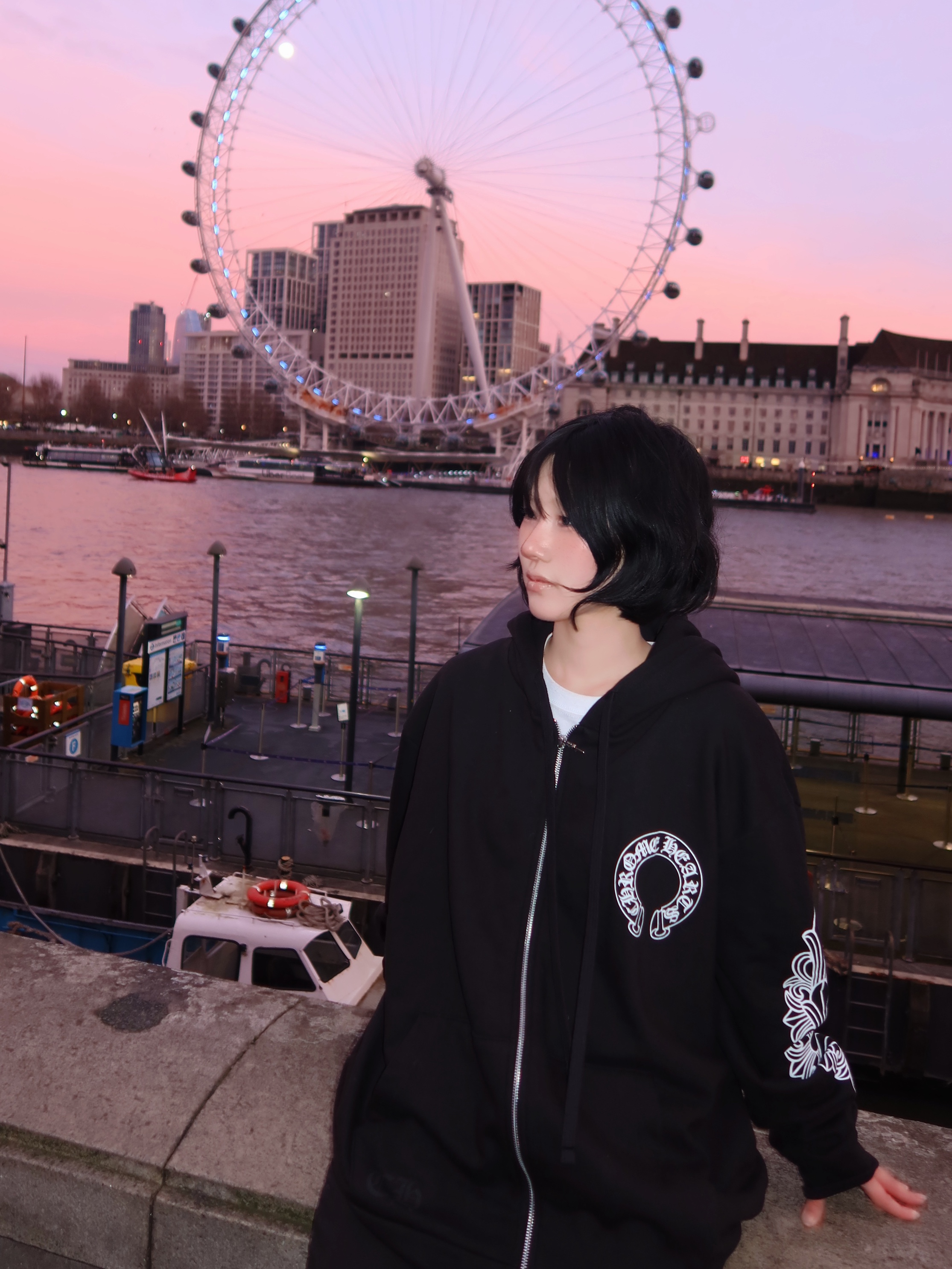 Chrome Hearts Horseshoe Floral Fleece Zip-Up Hoodie Black 착용 스타일 - 2