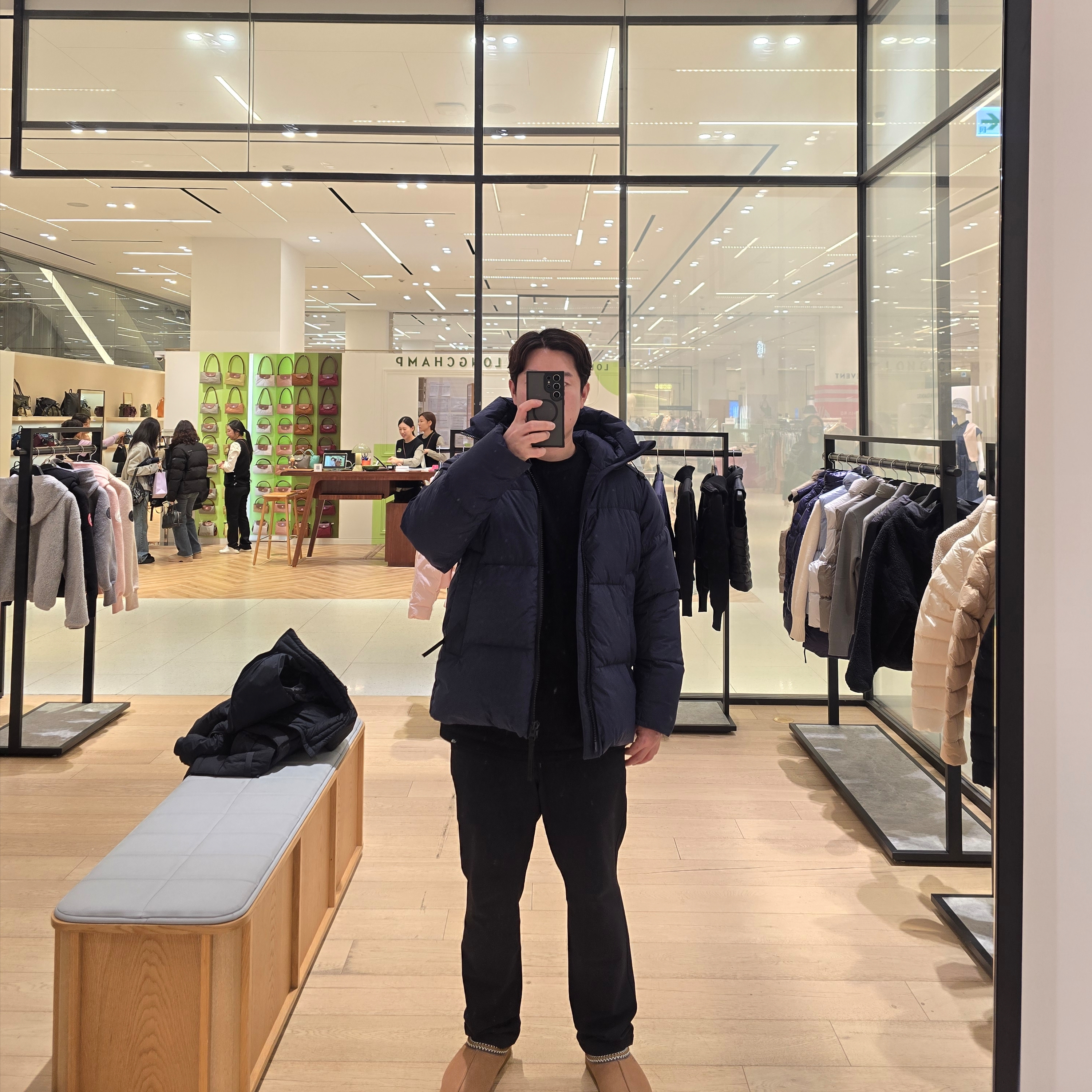 Canada Goose Crofton Puffer Matte Black 착용 스타일 - 2