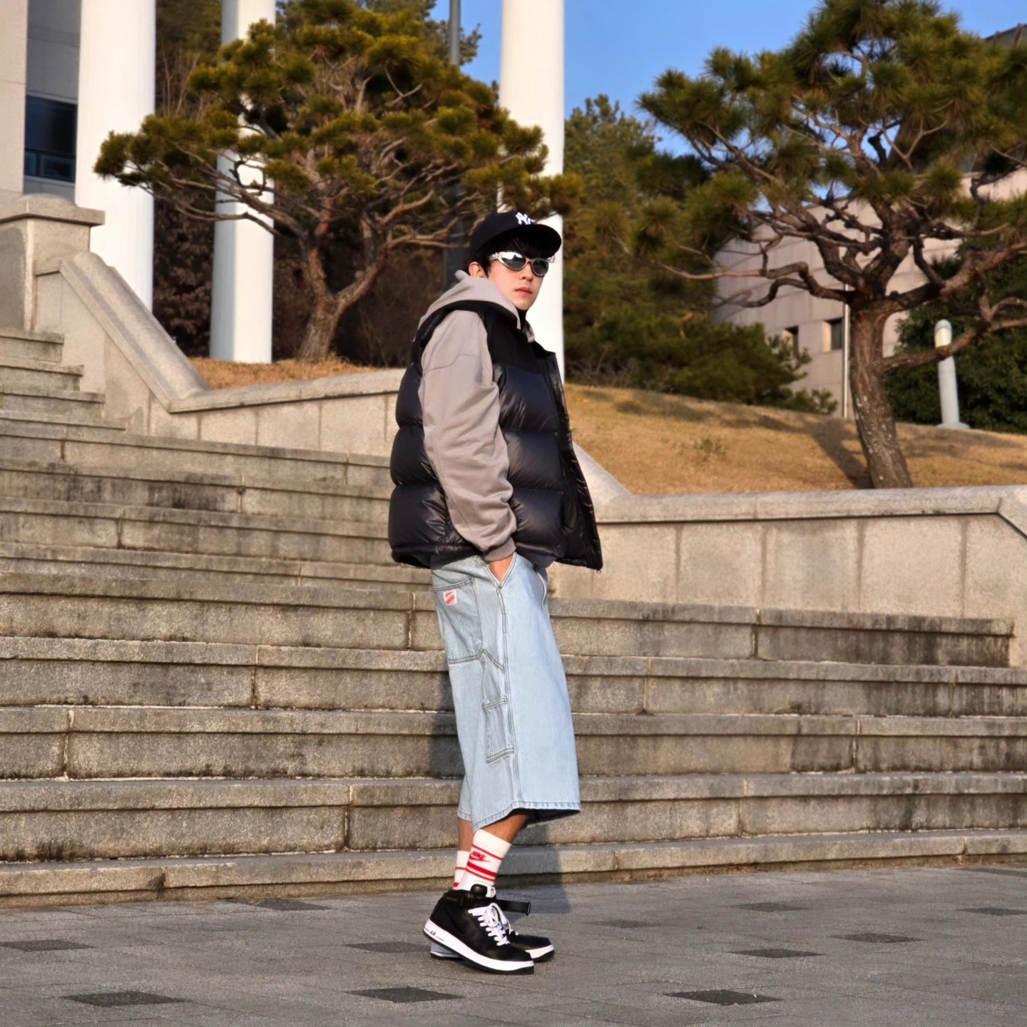 New Era 59Fifty MLB Authentic New York Yankees Game Navy, Nike NSW Everyday Essential Crew Socks White University Red (3 Pack/Korean Ver.) 착용 스타일 - 5