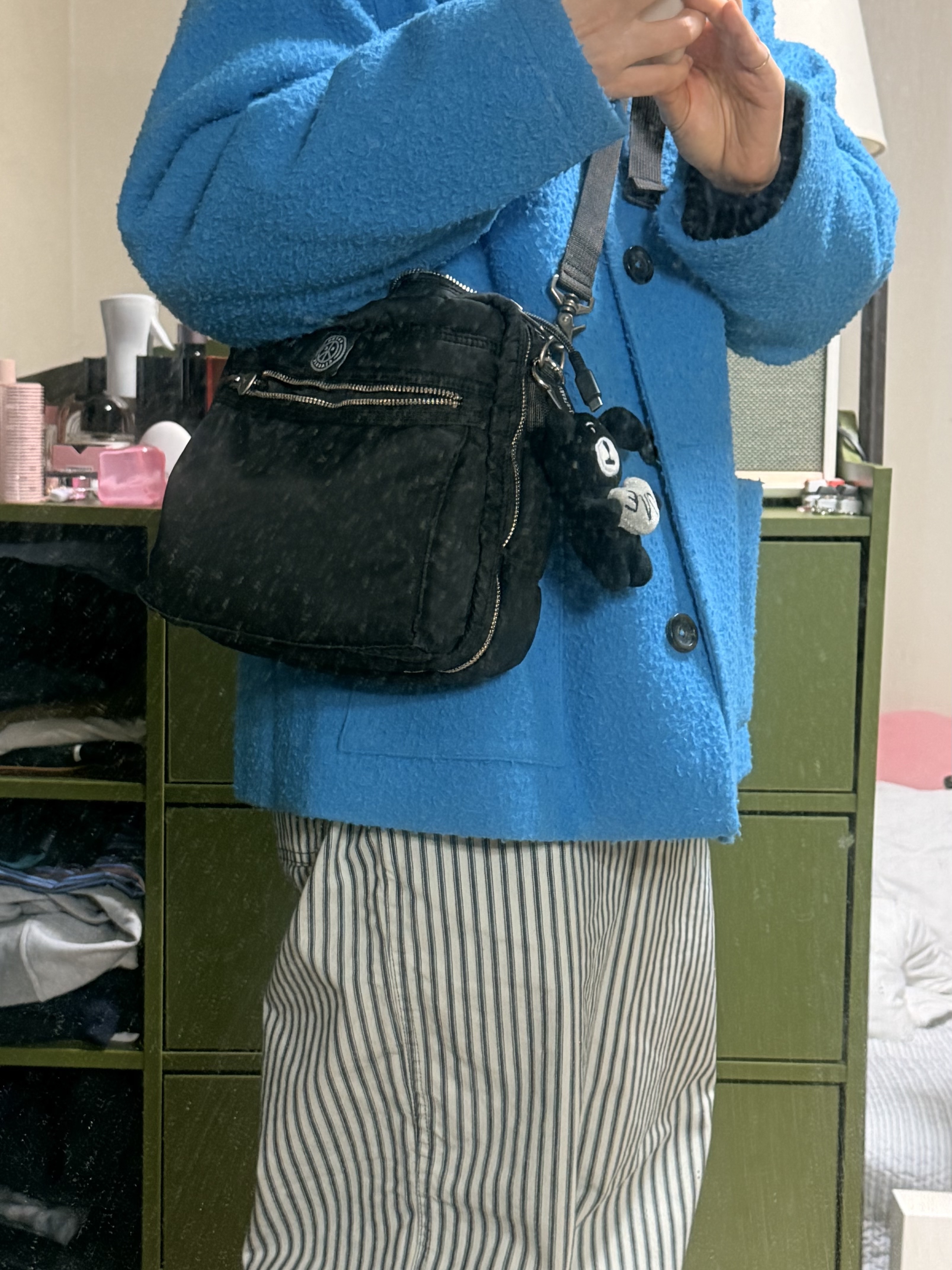 Porter Classic Super Nylon Shoulder Bag M Blue 착용 스타일 - 2