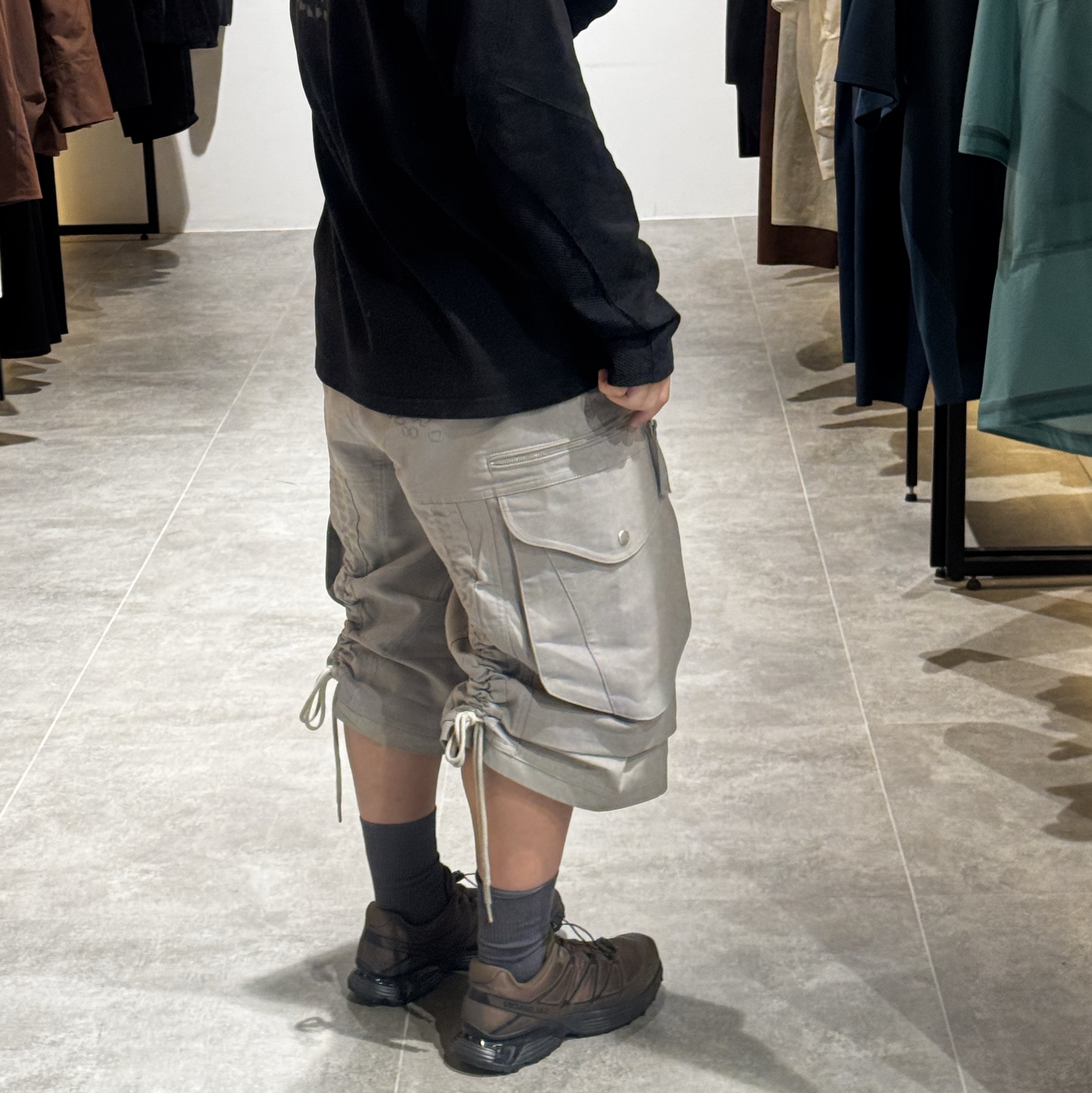 Ignota Core:12 Cord Cargo Shorts Light Grey, Ignota Core:11 Spiral Ls T Black 착용 스타일