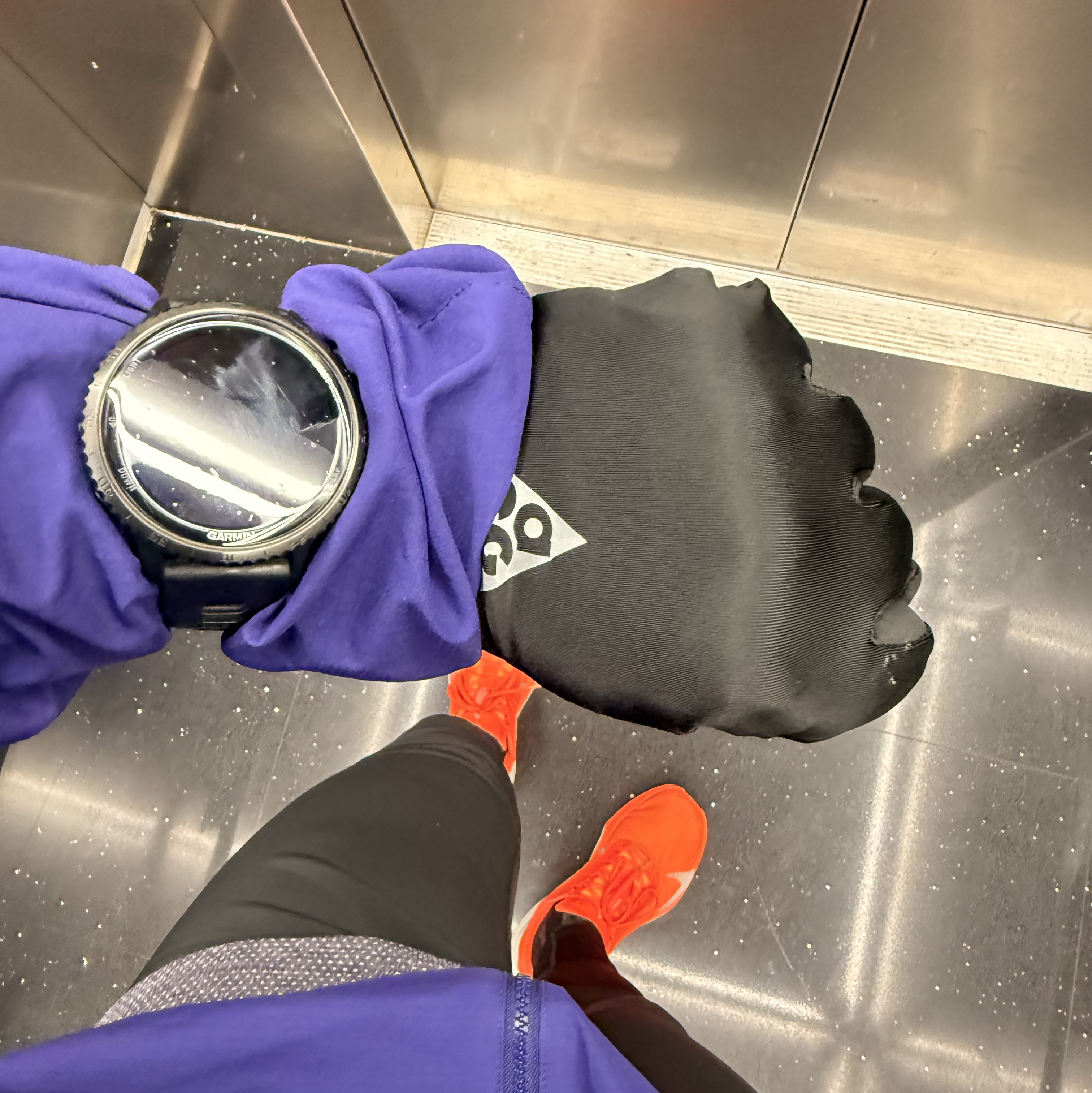 [10% 적립] Garmin Forerunner 970 GPS Black, Nike ACG Ultrafly Trail Hyper Crimson Total Orange 착용 스타일