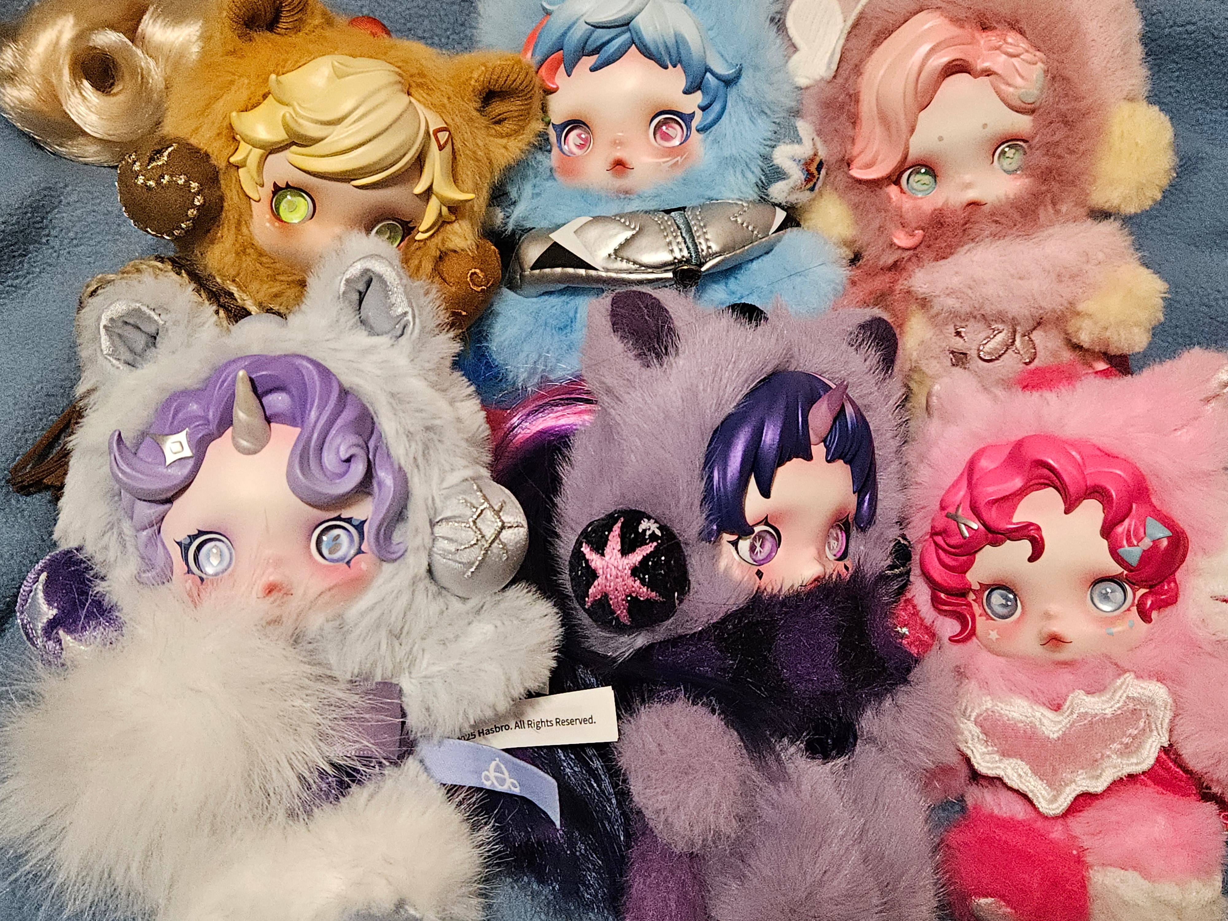Pop Mart Skullpanda x My Little Pony Series Plush Doll Pendant Fluttershy (Opened Case), Pop Mart Skullpanda x My Little Pony Series Plush Doll Pendant Rarity (Opened Case) μ°©μ© μ€νμΌ
