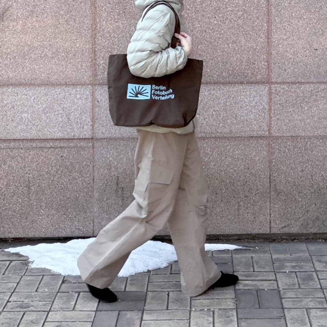 Berlin Photobook Distribution Bfv 001 Bag Brown, Musinsa Standard City Leisure Hooded Light Down Jacket Pistachio 착용 스타일 - 1