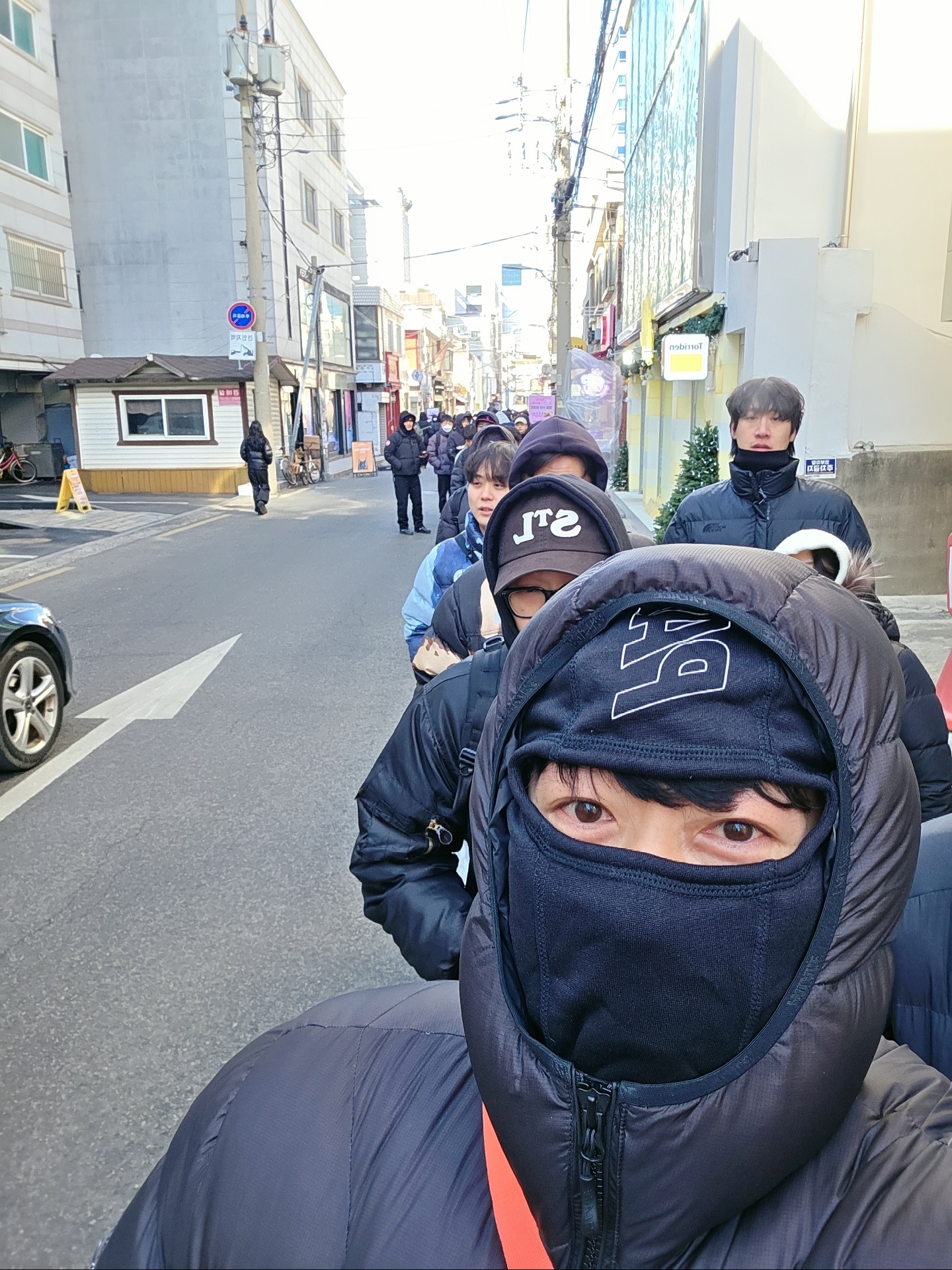 Palace Pertex Frost Balaclava Puffa Black - 22FW, Palace New Era Peak Beanie Black - 24SS 착용 스타일 - 4