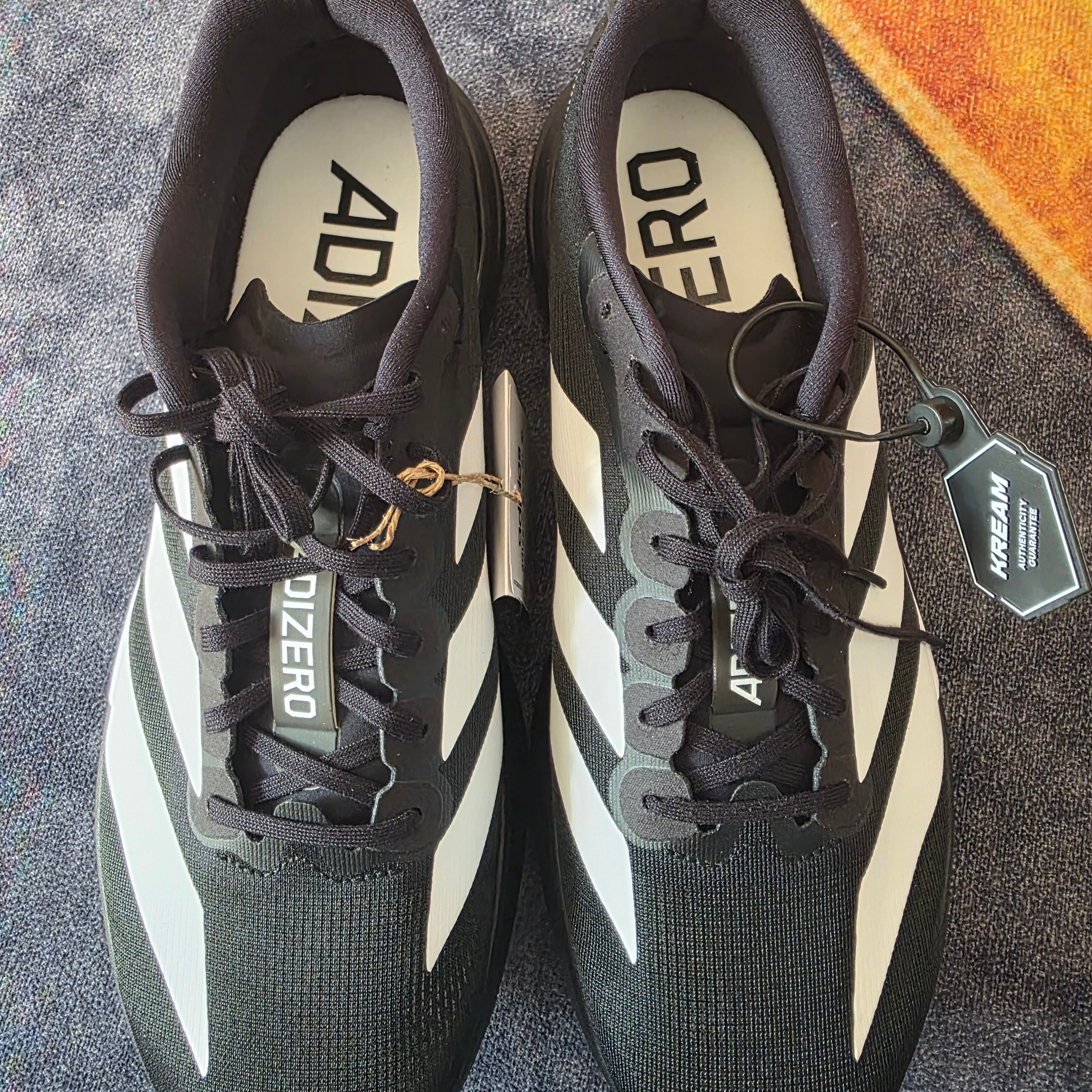 Adidas Adizero EVO SL Core Black Cloud White 착용 스타일 - 2
