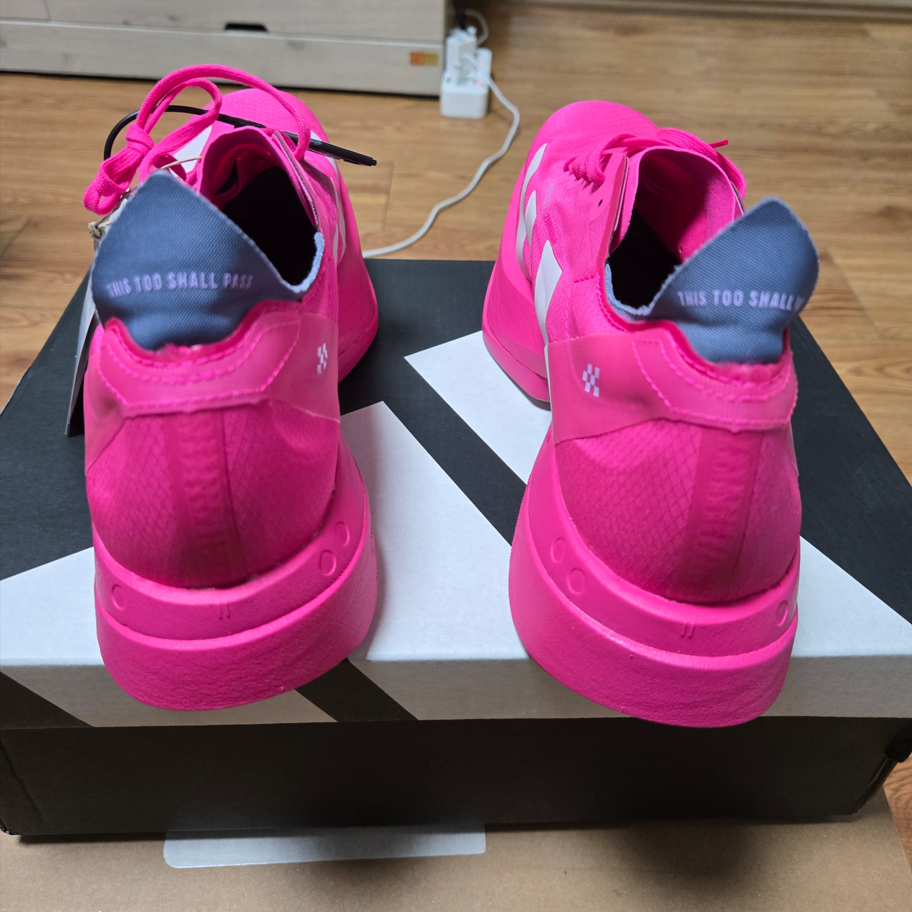 Adidas Adizero Adios Pro 4 Shock Pink Zero Metalic 착용 스타일 - 5