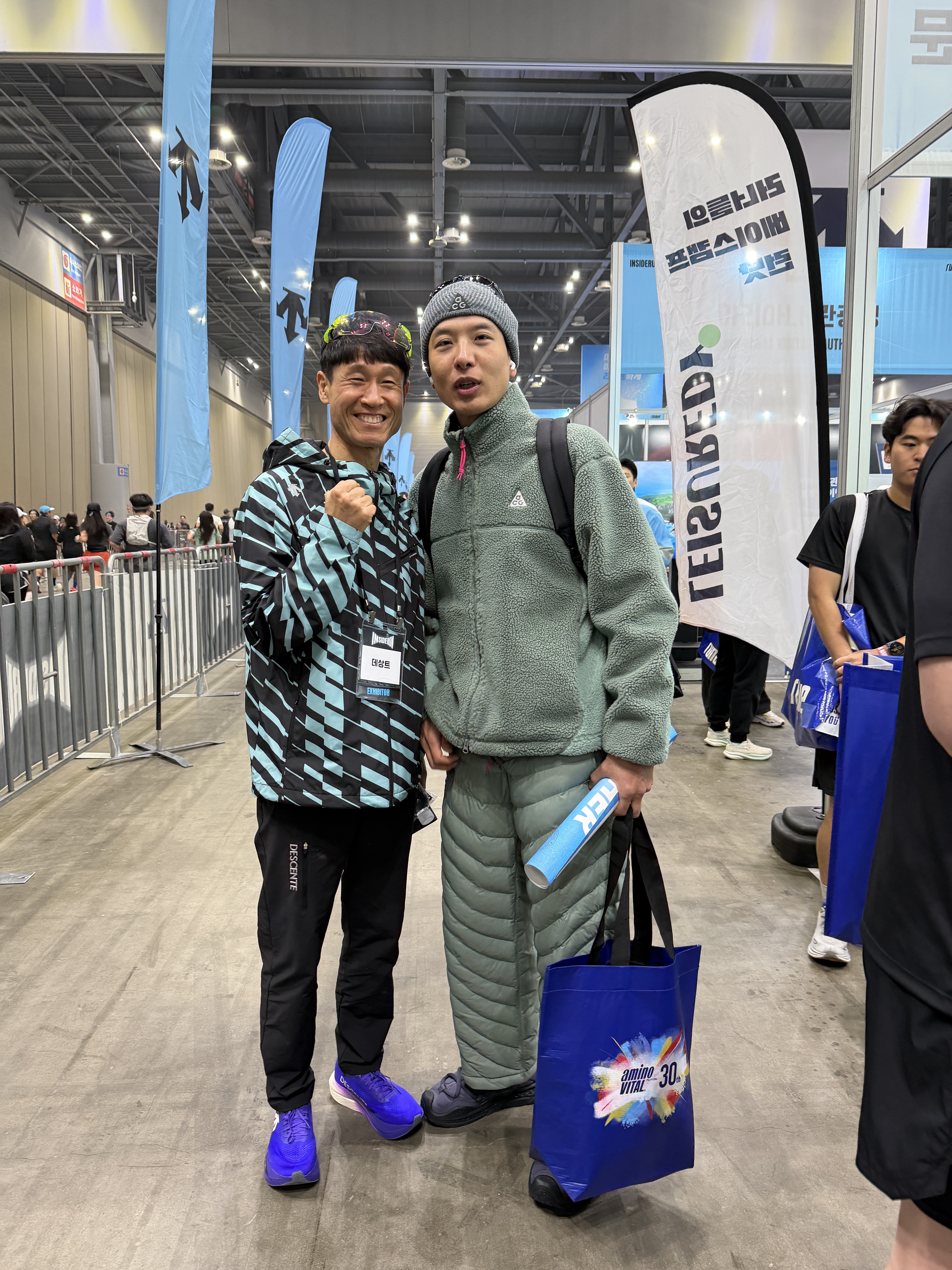 Hoka Ora Primo Squid Ink Black, Nike ACG Canwell Glacier Therma-Fit ADV Windproof Jacket Clay Green Cannon - Asia 착용 스타일 - 2