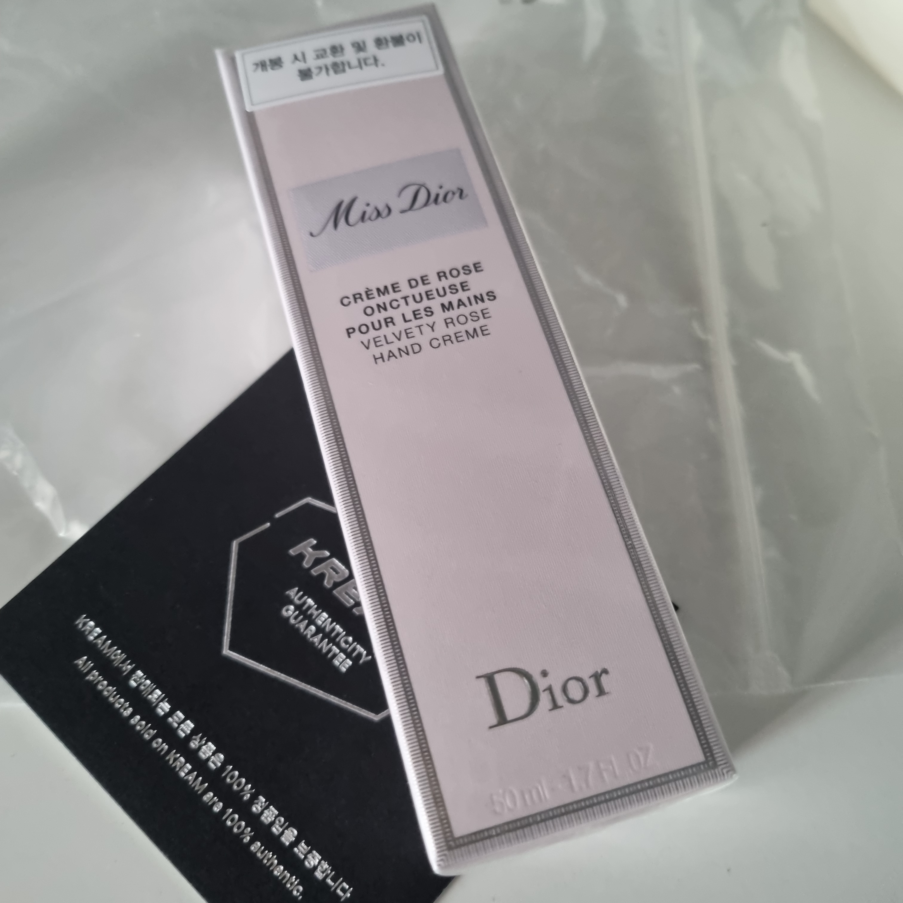 Dior Miss Dior Nourishing Rose Hand Cream 50ml 착용 스타일