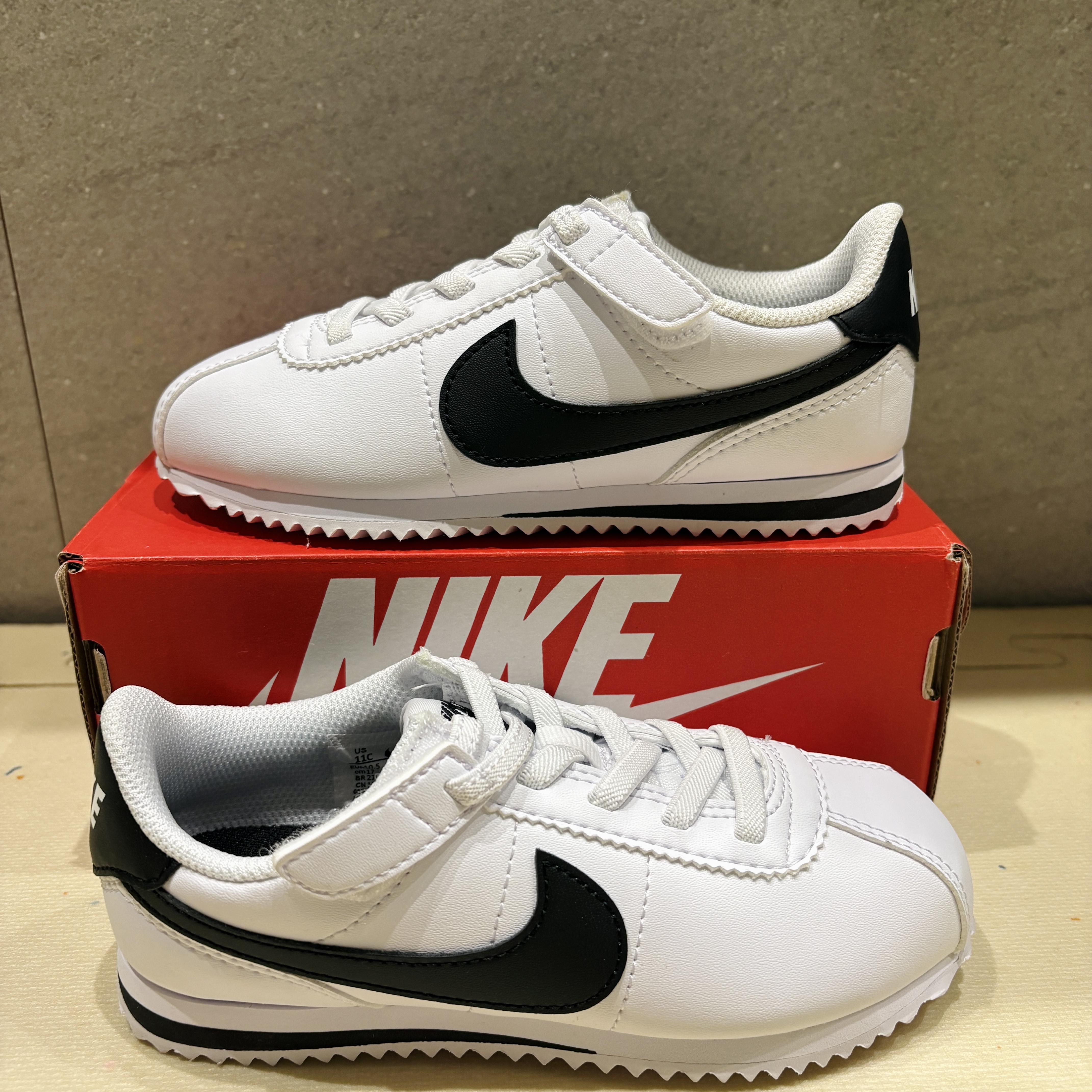 (PS) Nike Cortez EasyOn White Black 착용 스타일 - 1