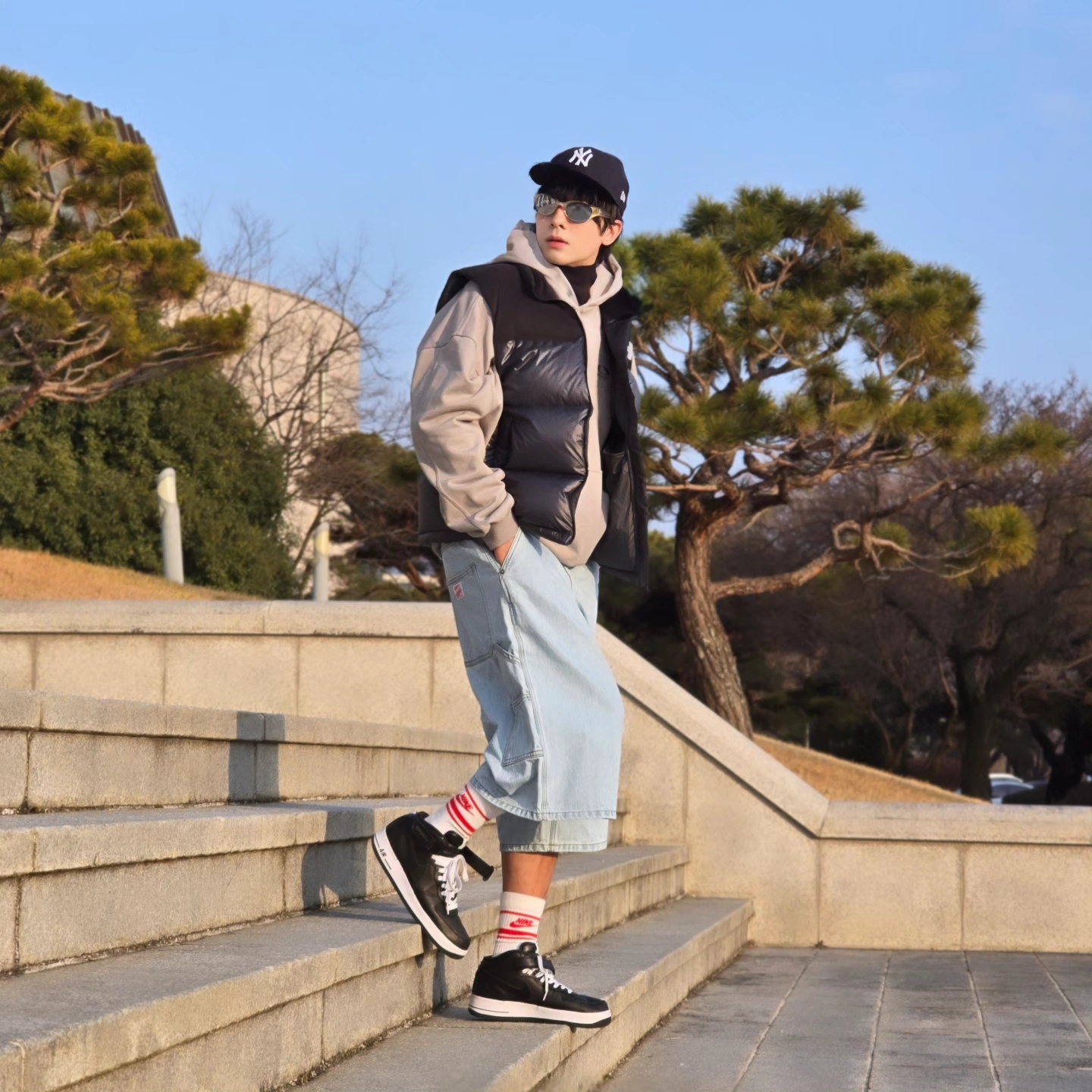 The North Face Novelty Nuptse Vest RDS Dark Gray - 25FW, New Era 59Fifty MLB Authentic New York Yankees Game Navy 착용 스타일 - 1