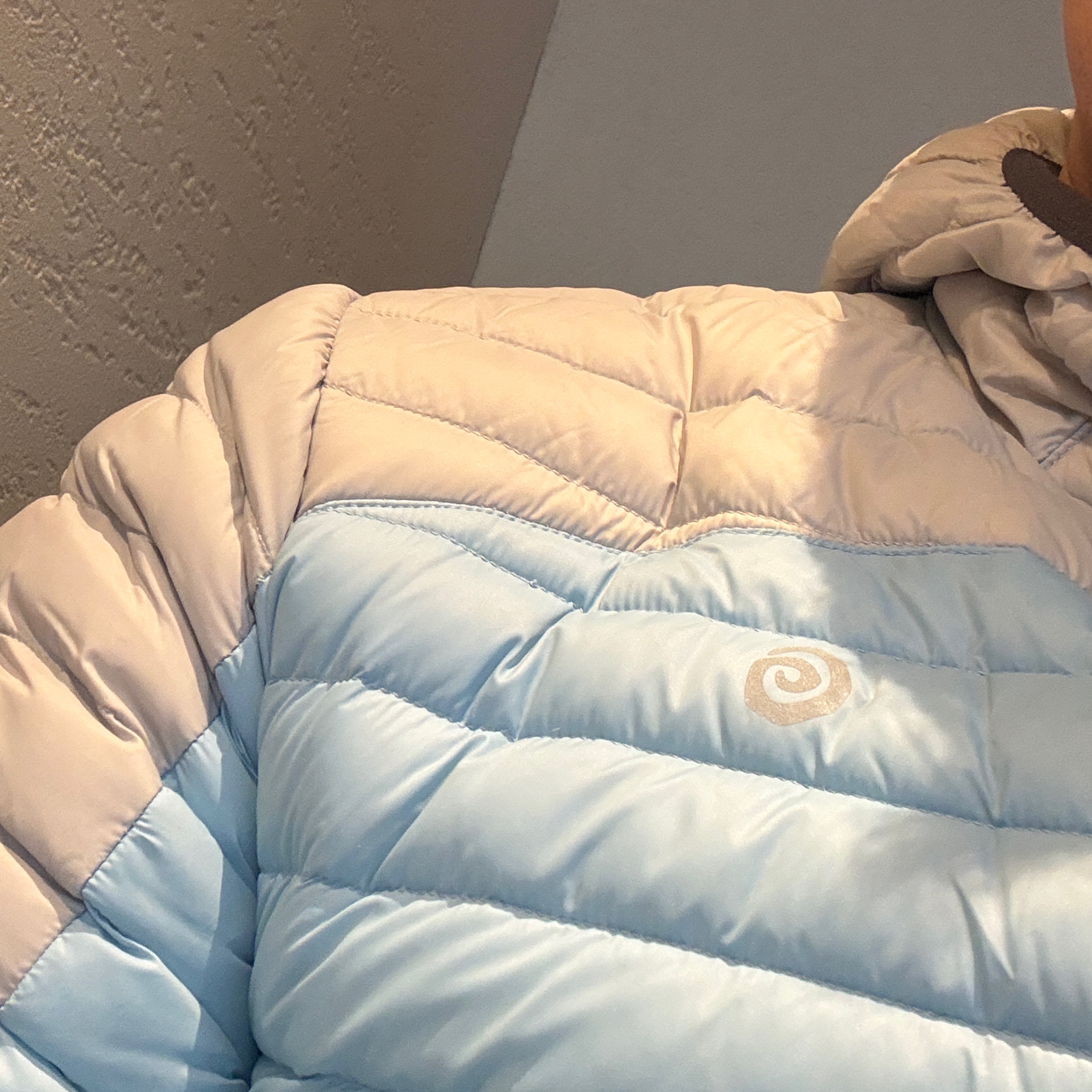 OSTRYA X INSNAE GARAGE 25FW Sapwood Down Jacket Sky Blue 착용 스타일
