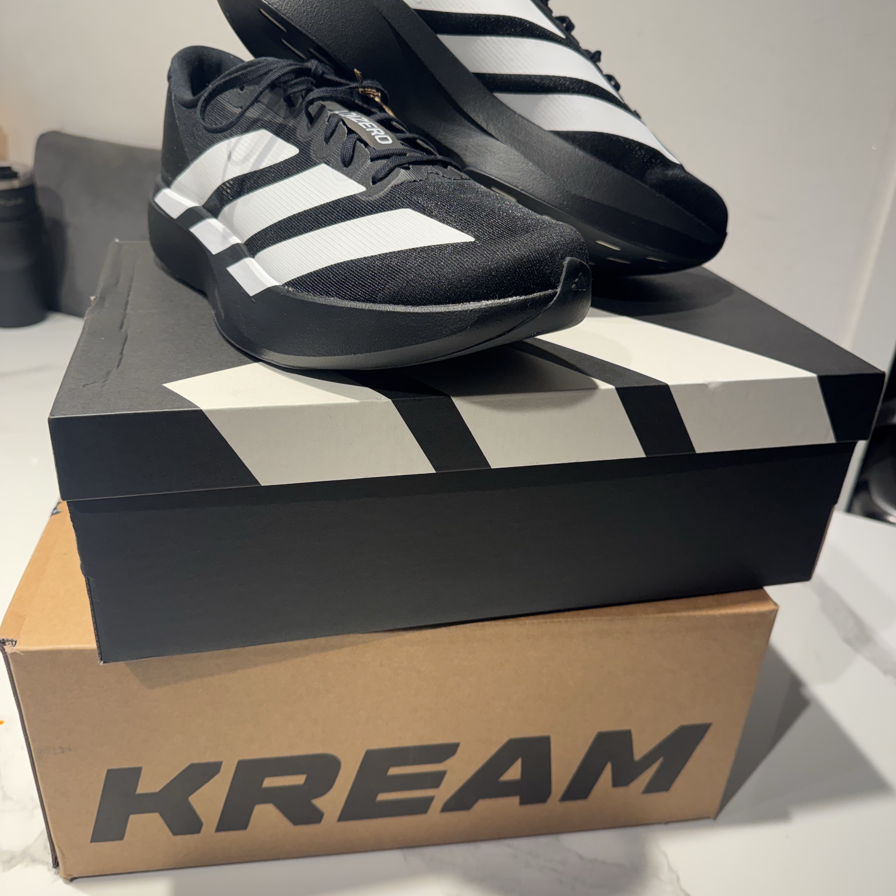 Adidas Adizero EVO SL Core Black Cloud White 착용 스타일