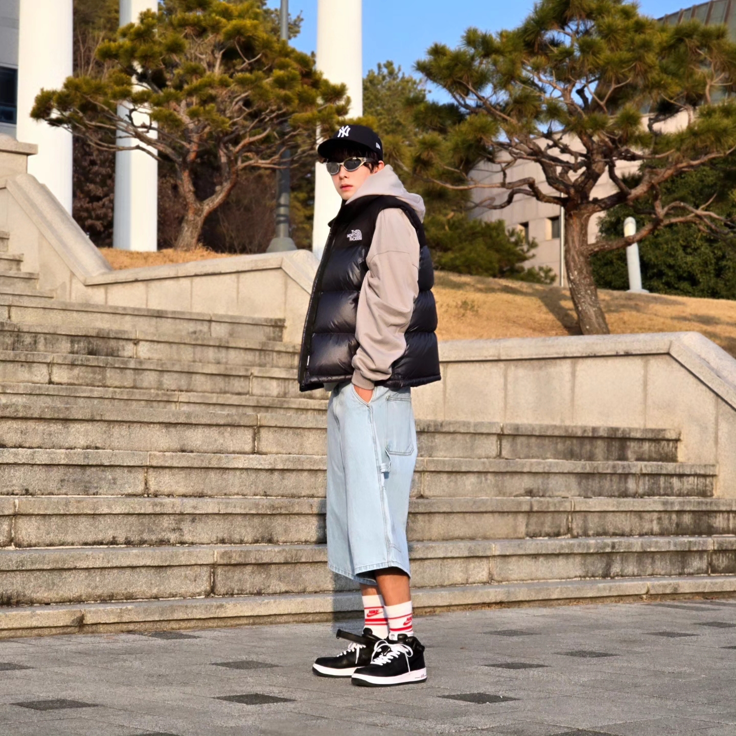 New Era 59Fifty MLB Authentic New York Yankees Game Navy, Nike NSW Everyday Essential Crew Socks White University Red (3 Pack/Korean Ver.) 착용 스타일 - 7