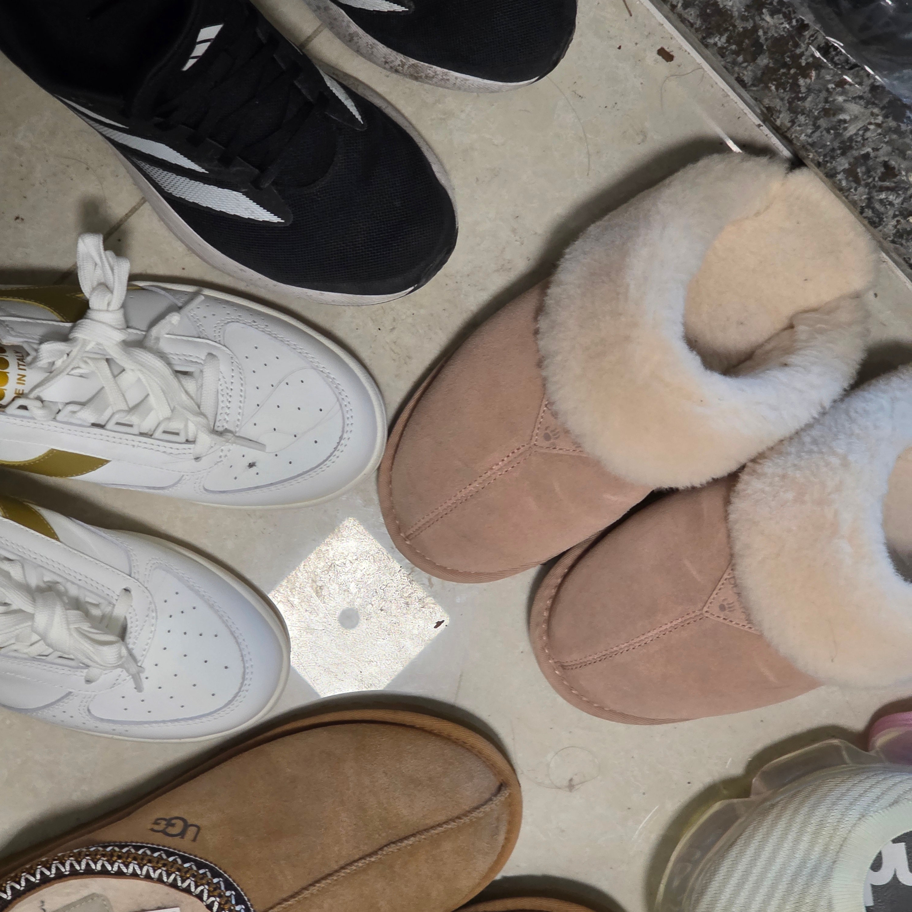 Diadora B.Elite H Italia White Gold, UGG Tasman Slipper Chestnut 착용 스타일