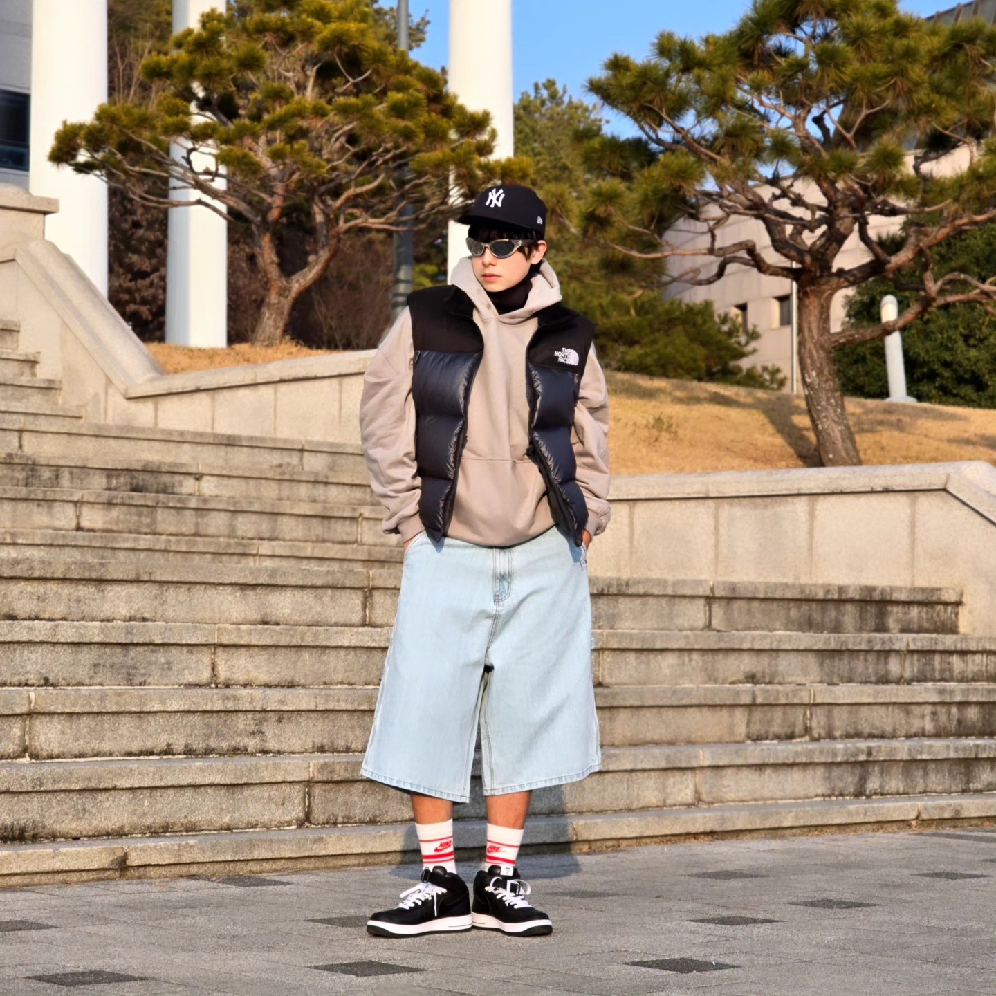 New Era 59Fifty MLB Authentic New York Yankees Game Navy, Nike NSW Everyday Essential Crew Socks White University Red (3 Pack/Korean Ver.) 착용 스타일 - 4