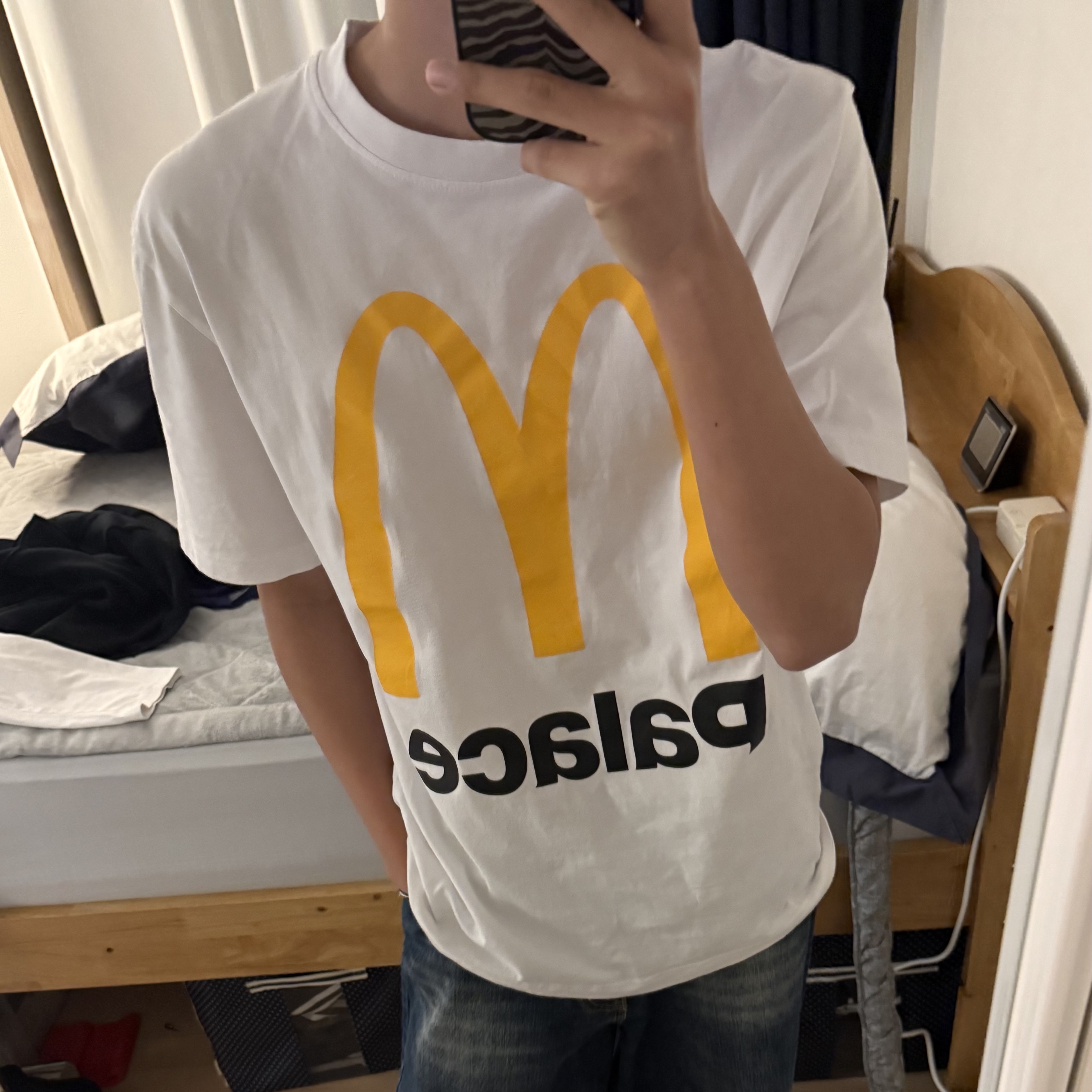 Palace x McDonald's Logo T-Shirt White - 23FW 착용 스타일