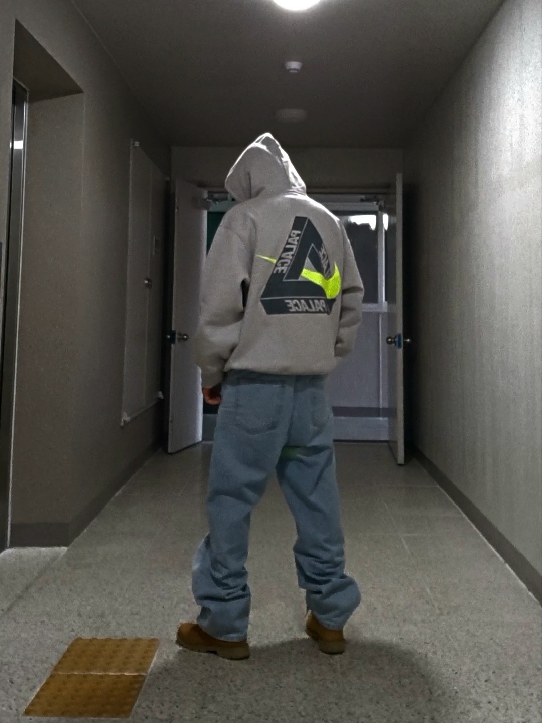 Palace x Nike Tri Swoosh Hood Grey Marl - 25FW 착용 스타일