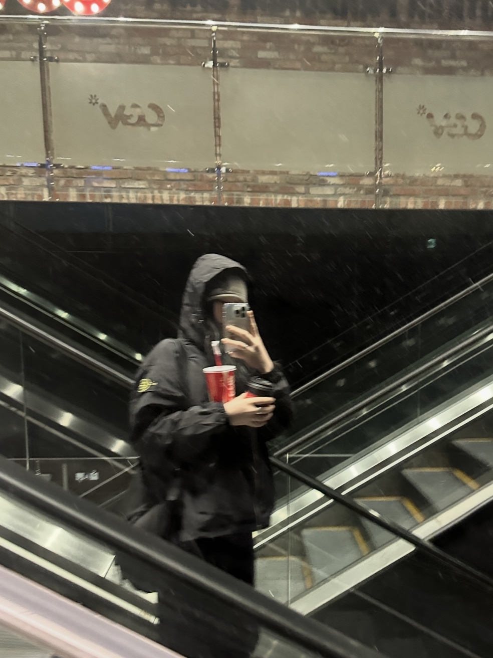 Stone Island 42025 Packable Garment Dyed Micro Yarn with Primaloft TC Hooded Jacket Black - 23SS, Sansan Gear Logo Beanie Charcoal - 24SS 착용 스타일