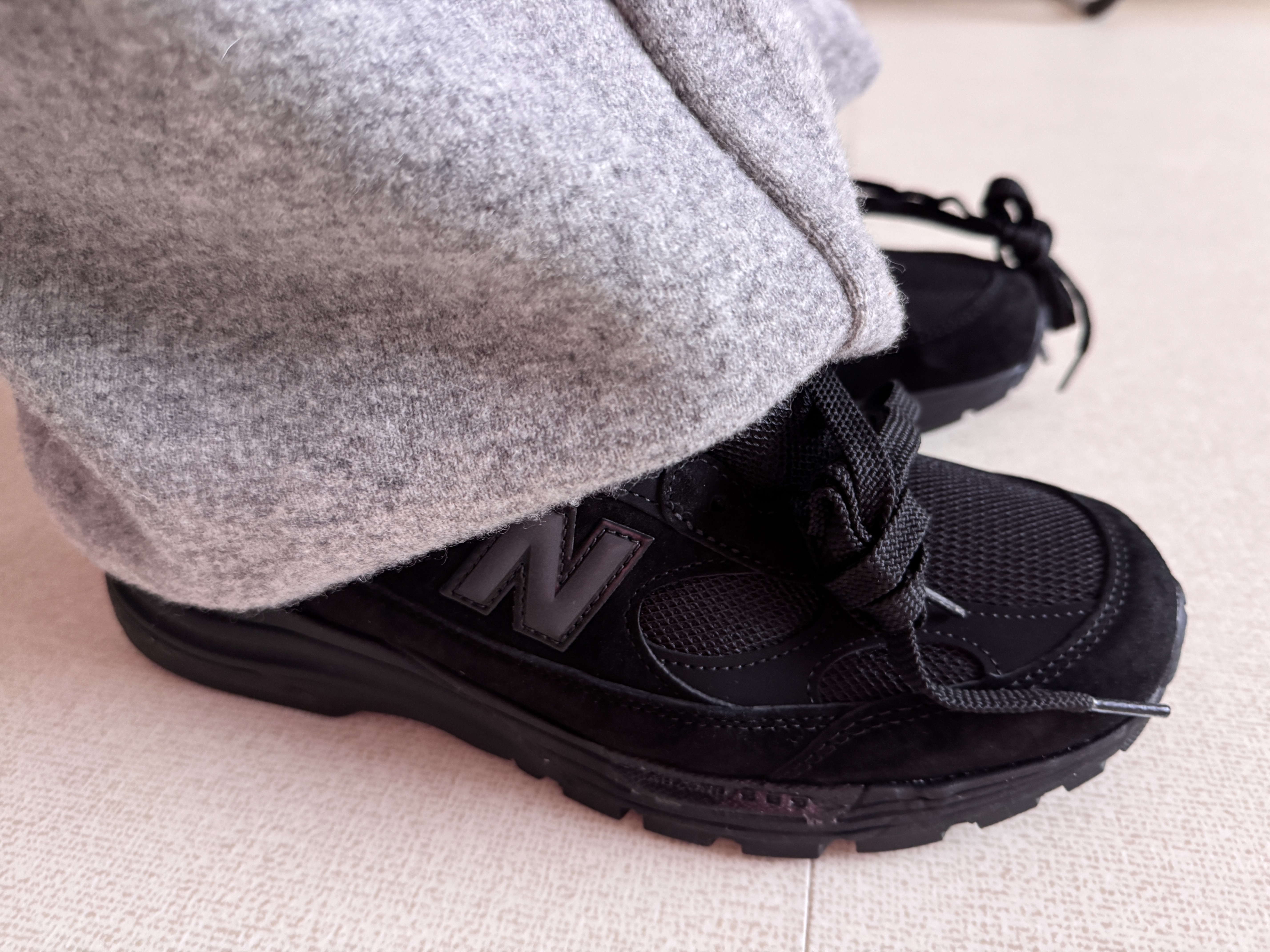 New Balance 992 Made in USA Core Black 착용 스타일 - 1