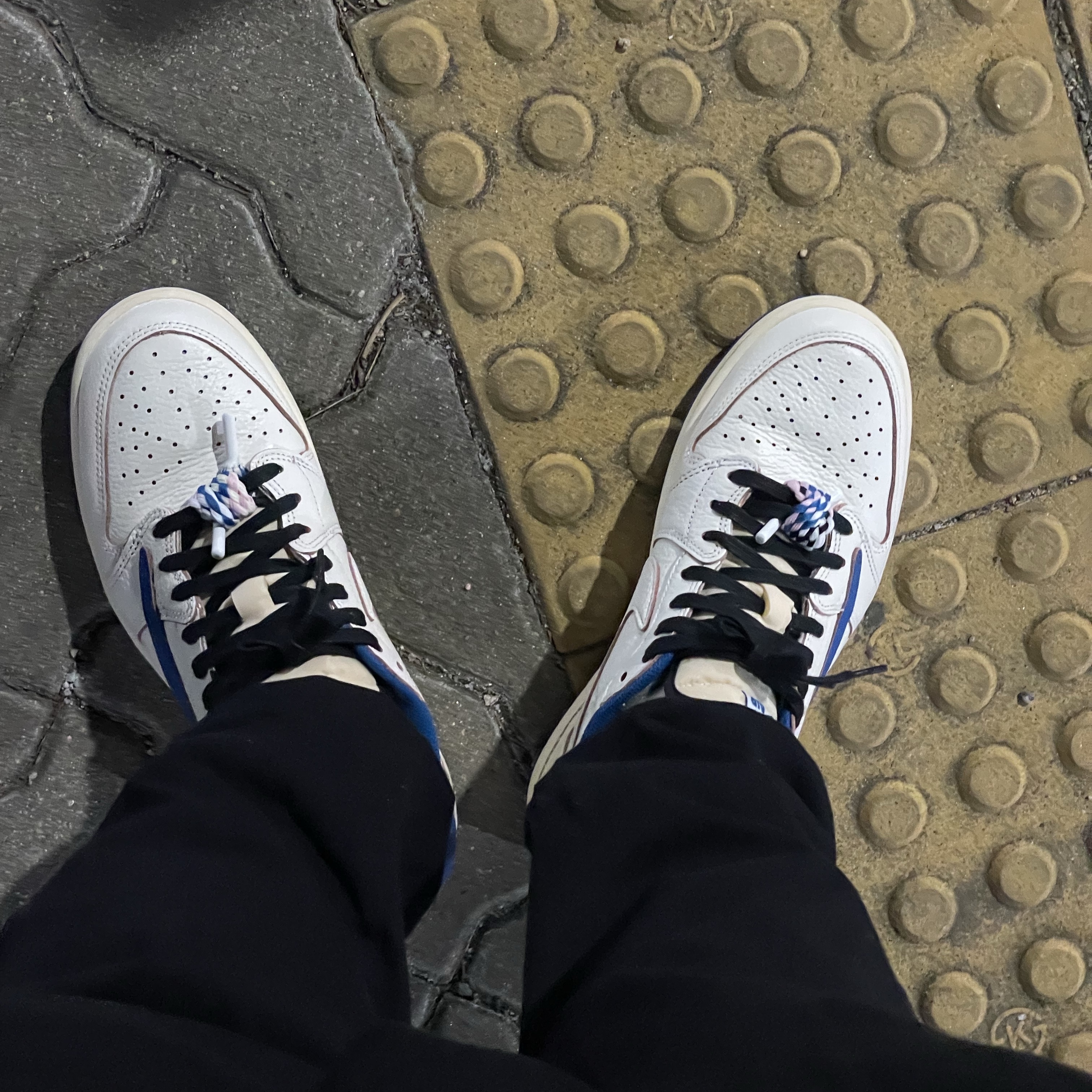 Jordan 1 x Travis Scott x Fragment Retro Low OG SP Sail Military Blue 착용 스타일