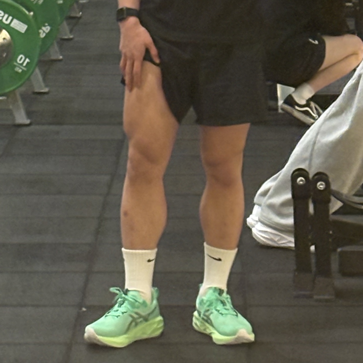Asics Novablast 5 Ekiden Vital Green Black 착용 스타일 - 3