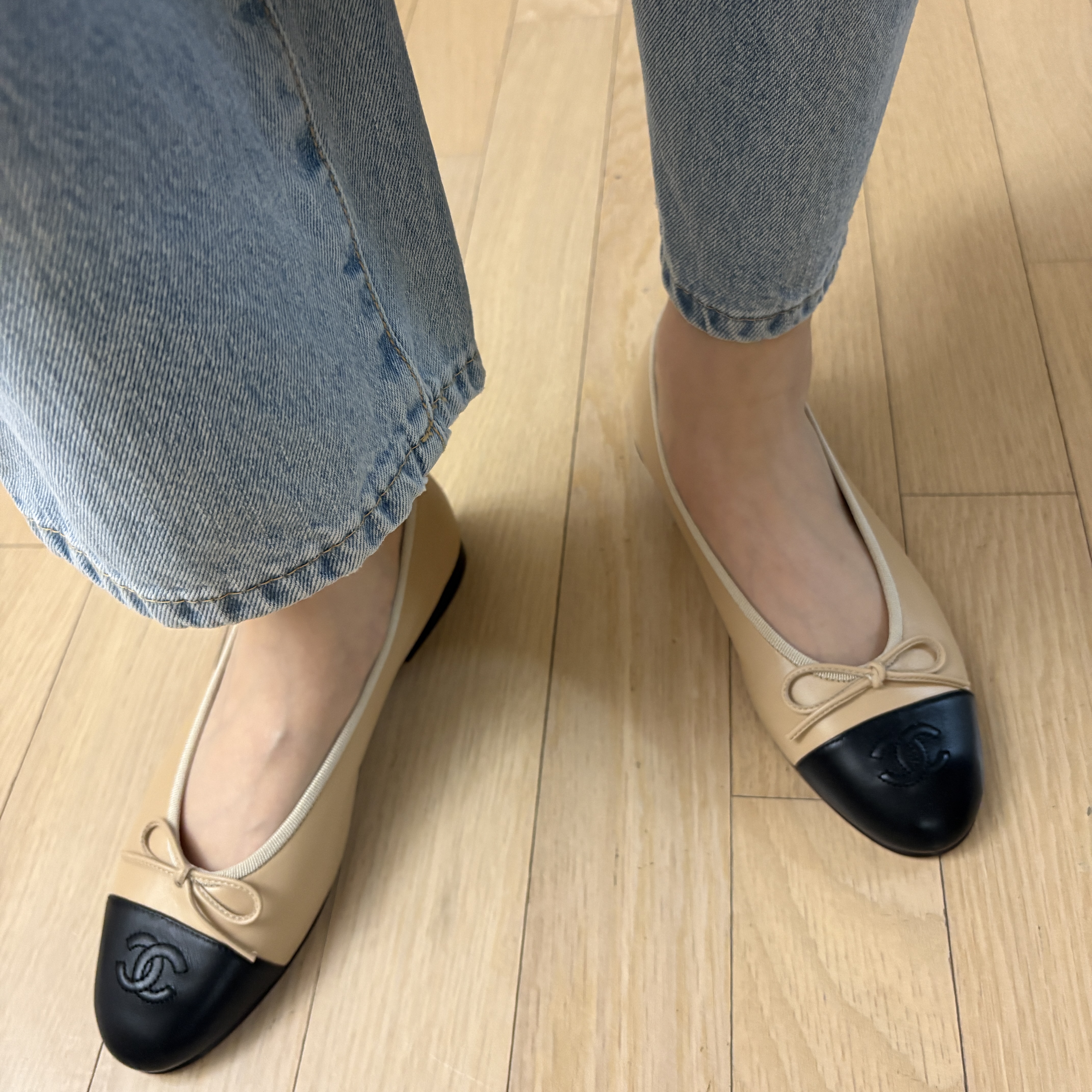 (W) Chanel Ballerina Flat Lambskin & Beige Black 착용 스타일