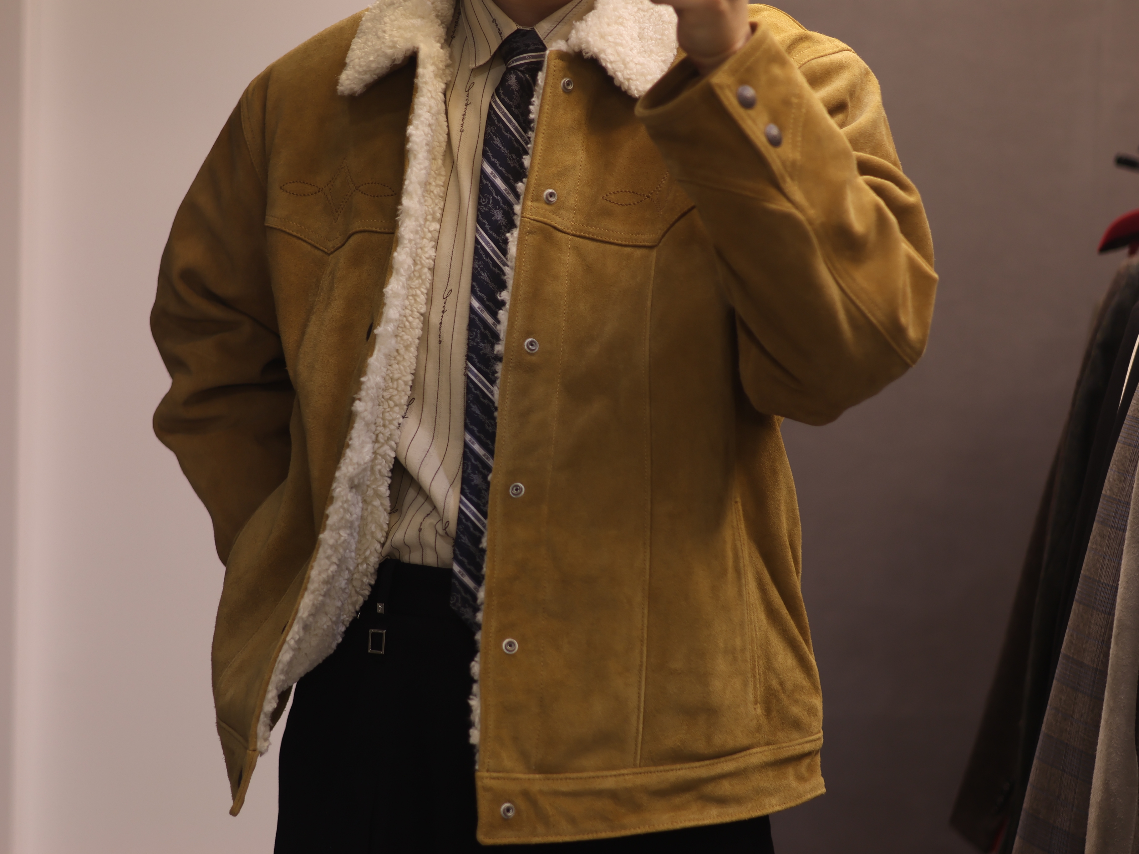 Levi's Western Suede Sherpa Trucker Jacket Brown, Wooyoungmi Wool Wide Folding Pants Black - 25SS 착용 스타일 - 2