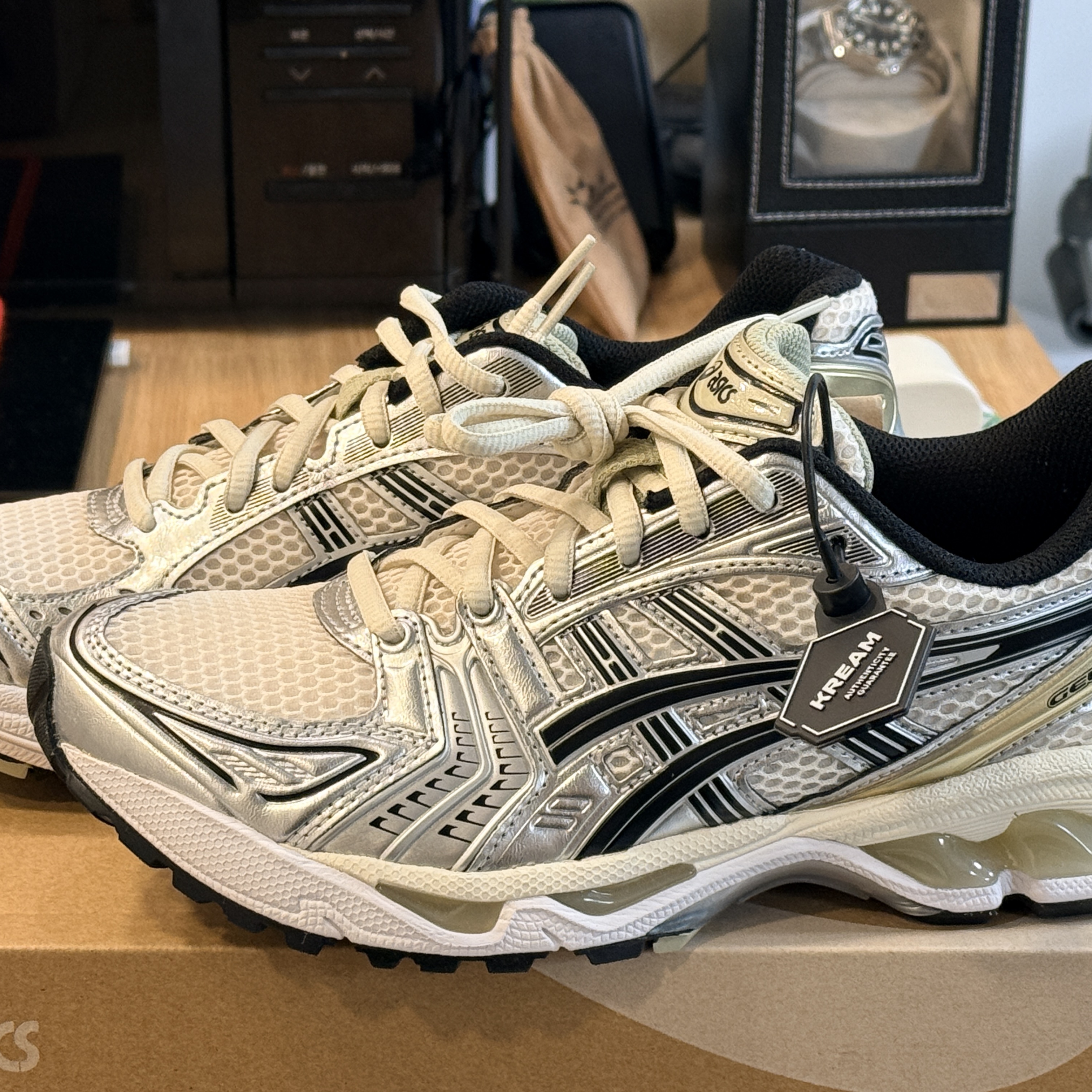 Asics Gel-Kayano 14 Birch Pure Silver 착용 스타일 - 1