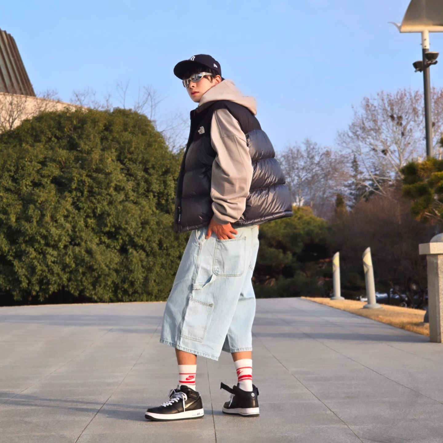 The North Face Novelty Nuptse Vest RDS Dark Gray - 25FW, Nike x Stussy Air Force 1 '07 Mid SP Black 착용 스타일 - 1
