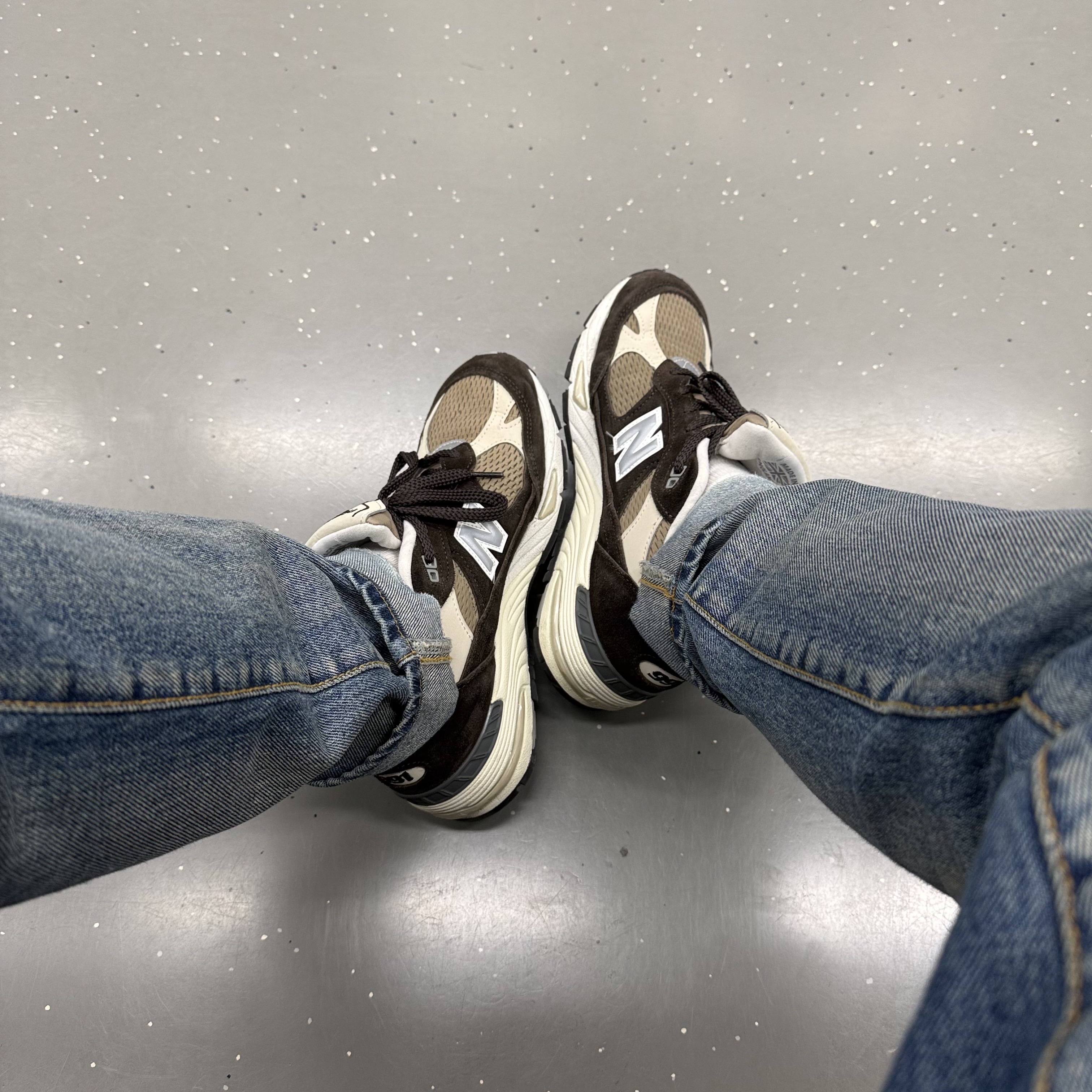 New Balance 991 Made in UK Finale Delicioso Silver Mink 착용 스타일 - 1