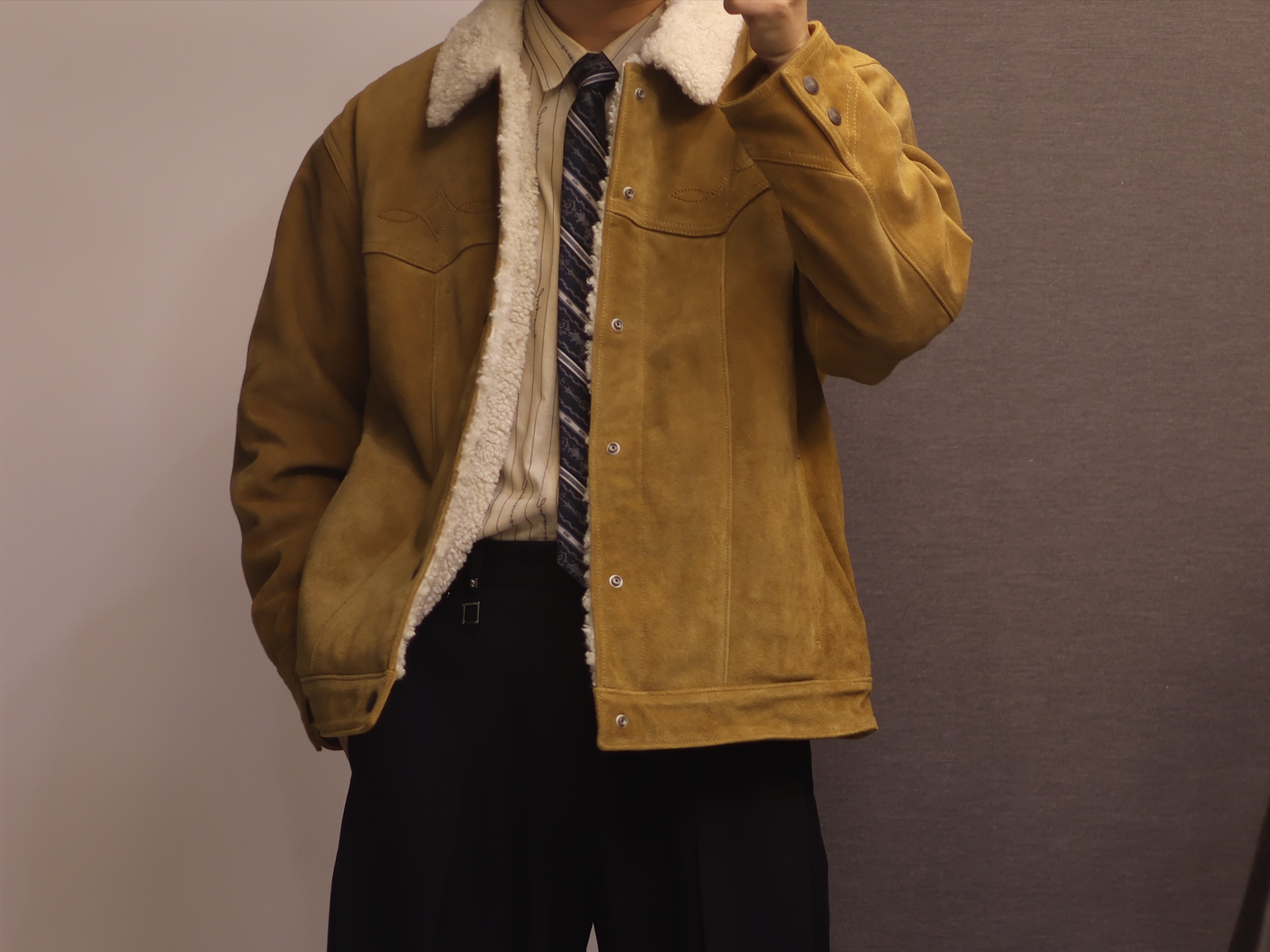 Levi's Western Suede Sherpa Trucker Jacket Brown, Wooyoungmi Wool Wide Folding Pants Black - 25SS 착용 스타일 - 1