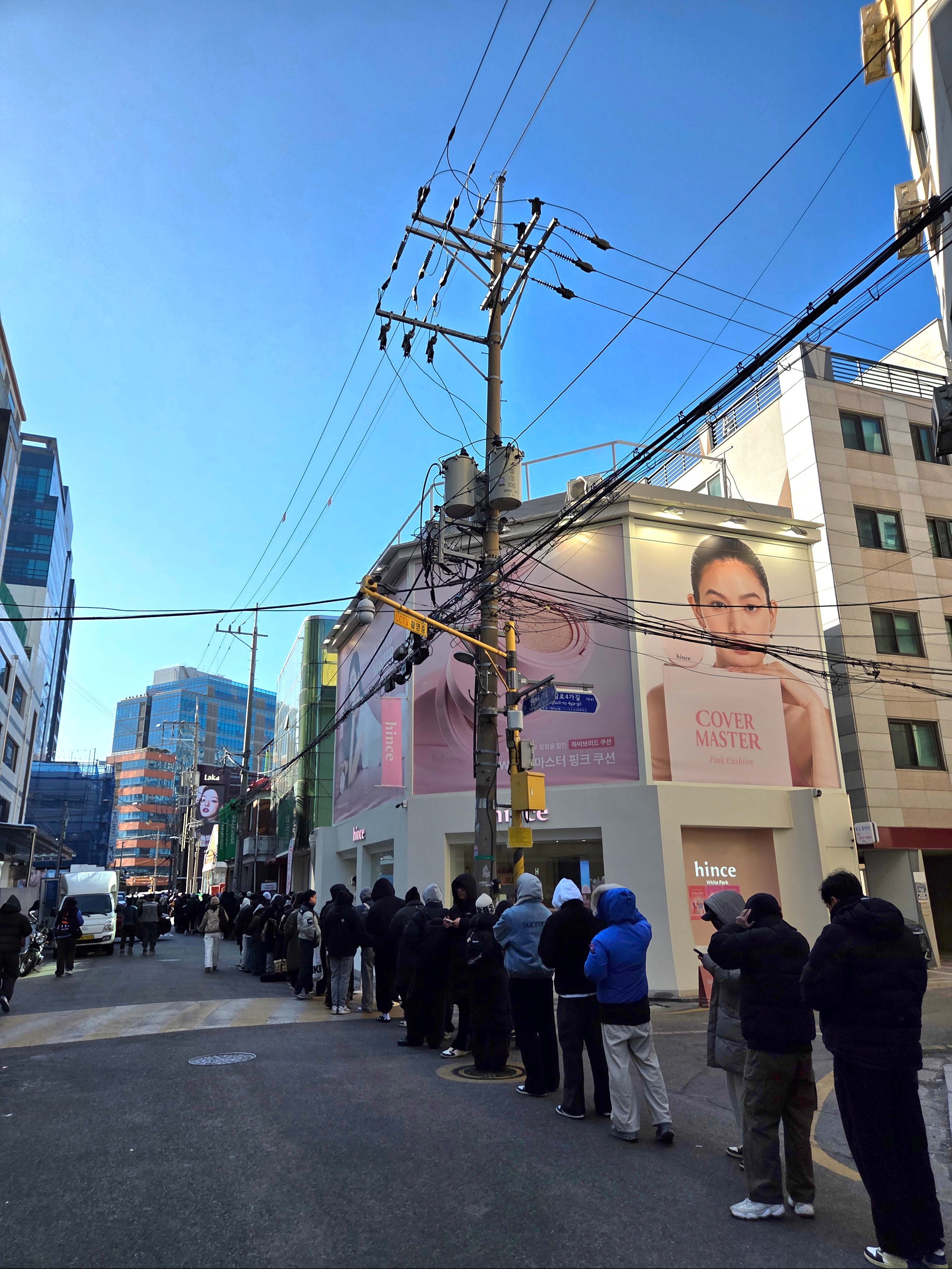 Palace Pertex Frost Balaclava Puffa Black - 22FW, Palace New Era Peak Beanie Black - 24SS 착용 스타일 - 3