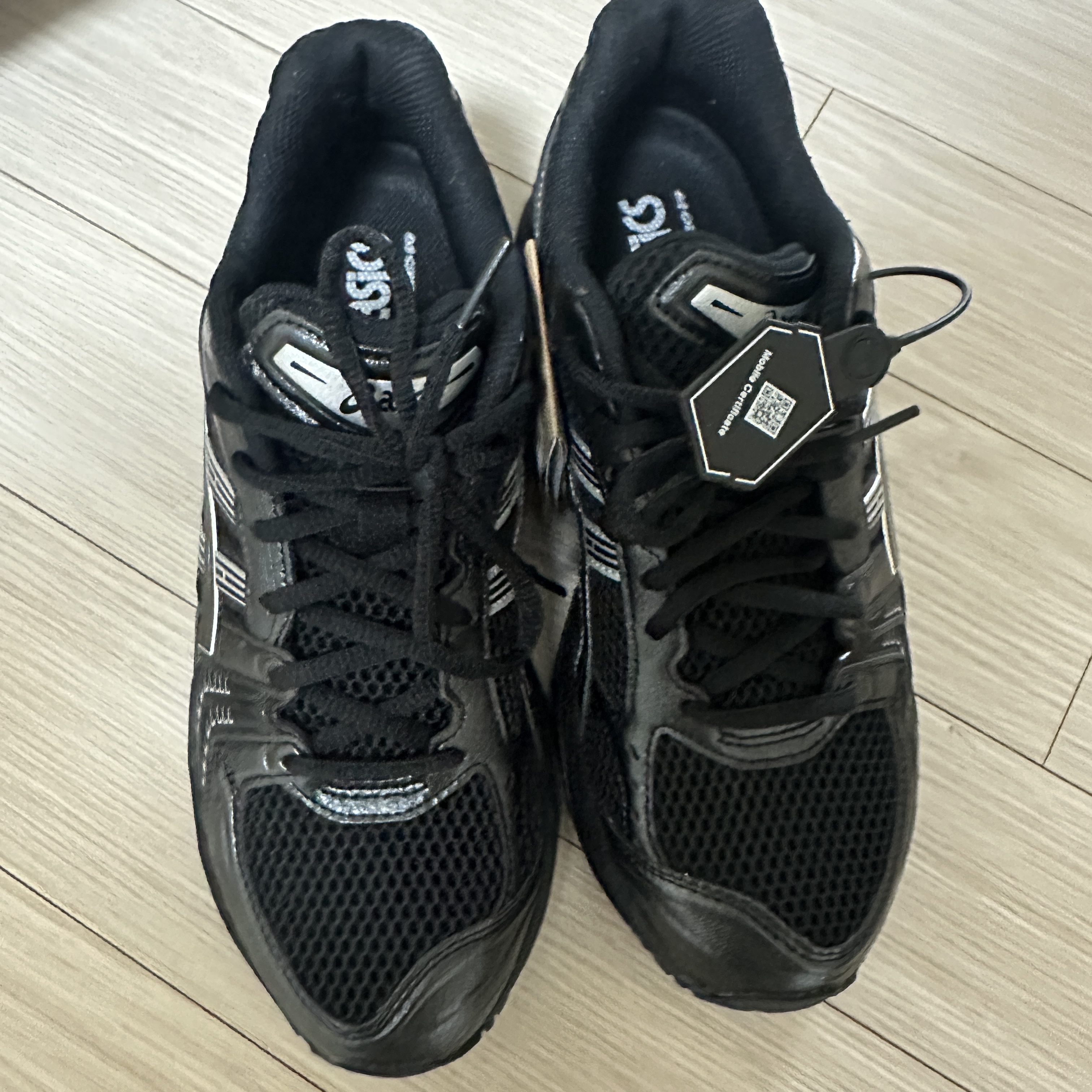 Asics Gel-Kayano 14 Black Pure Silver 착용 스타일