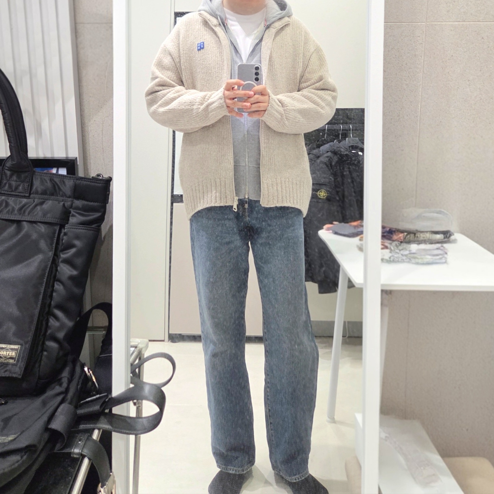 Ader Error Sig; TRS/BL Tag Knit Zip-Up 01 Oatmeal, Sansan Gear Logo T-Shirt White - 25SS 착용 스타일