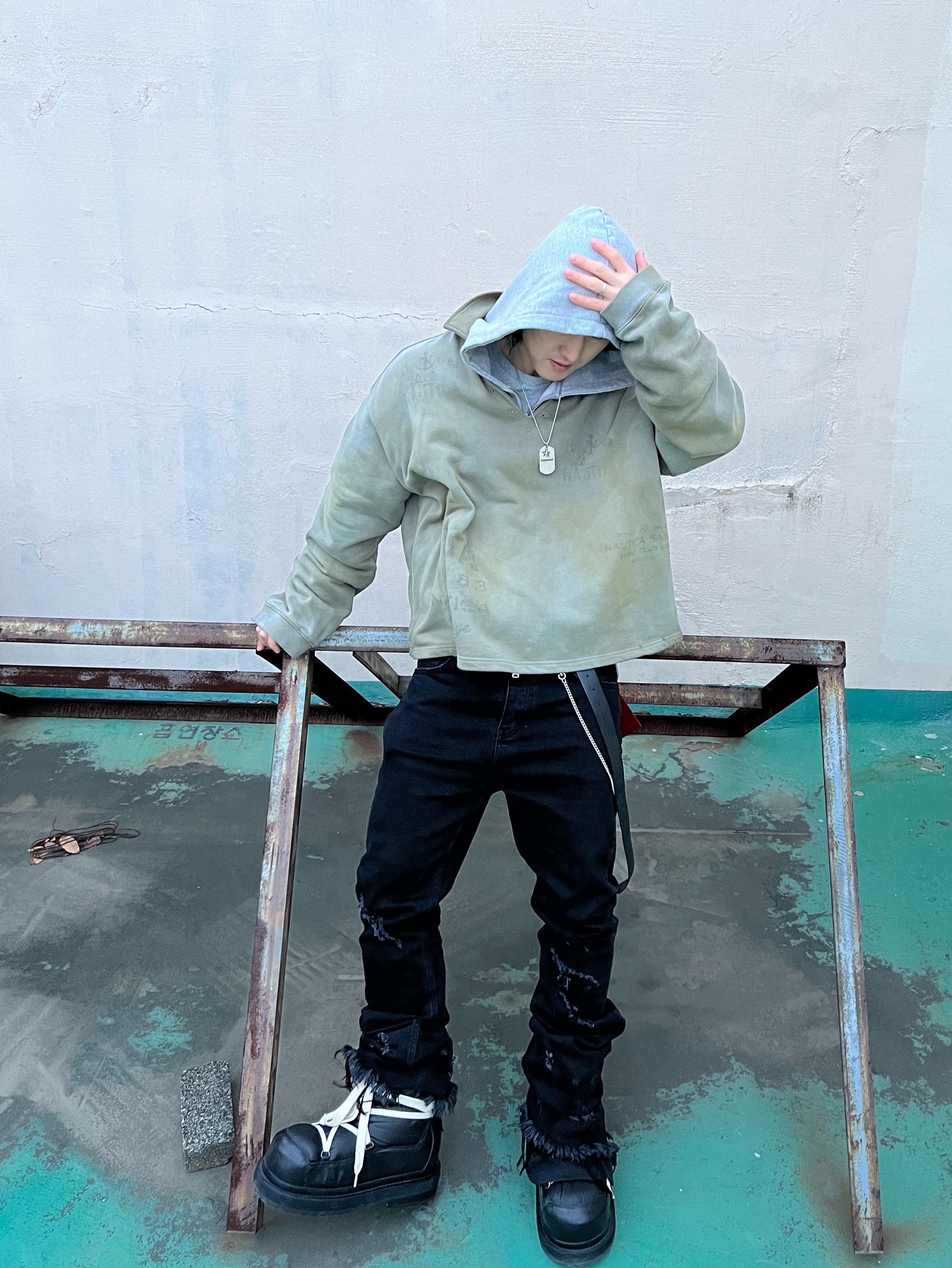 Undermycar Crewgu Double Layered Flared Jeans Moonless Night - 23FW 착용 스타일 - 1