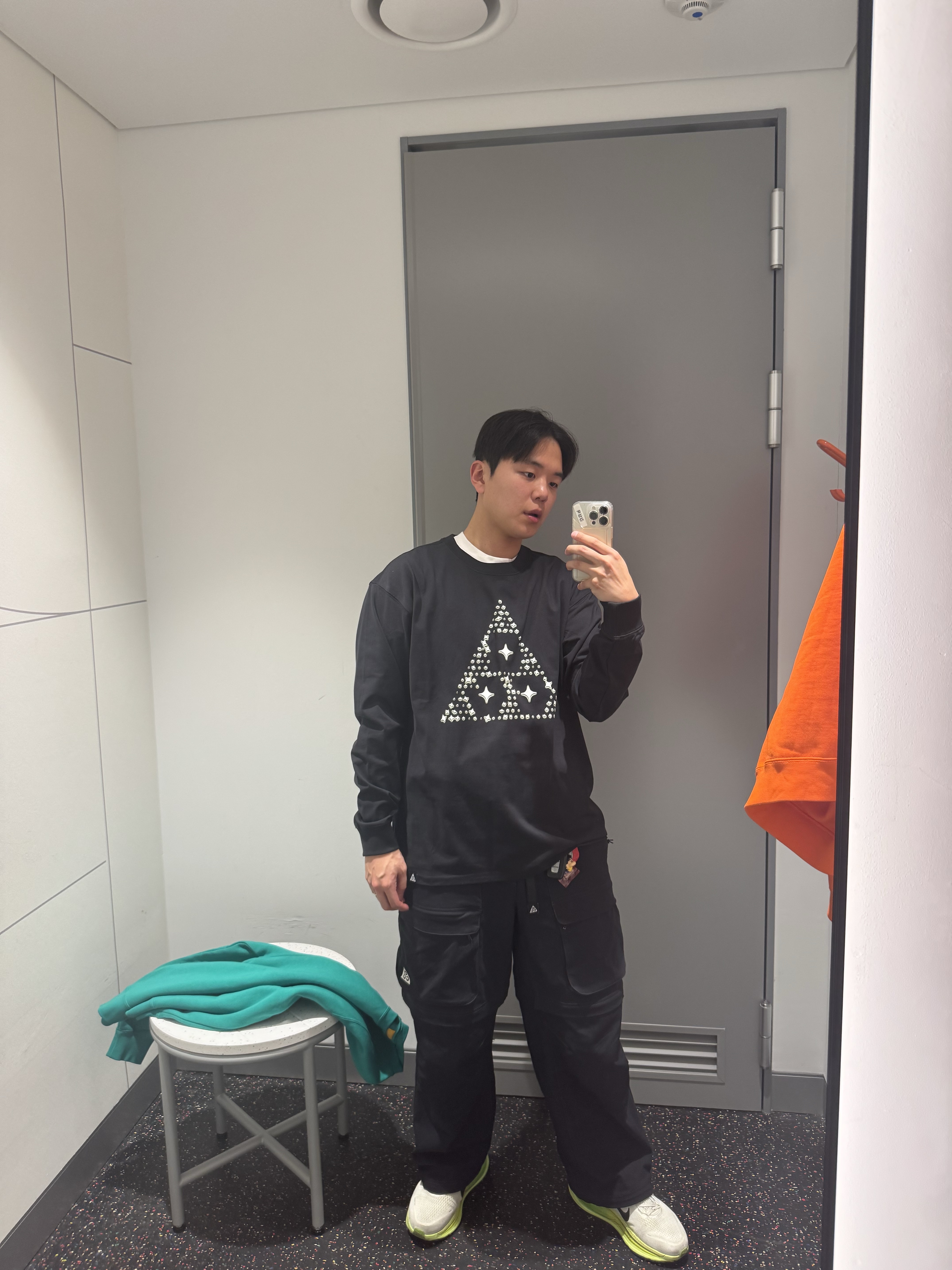 Nike x Drake Nocta Fleece CS Crew Neptune Green Black - Asia, Nike ACG Long Sleeve T-Shirt Clay Green - Asia 착용 스타일