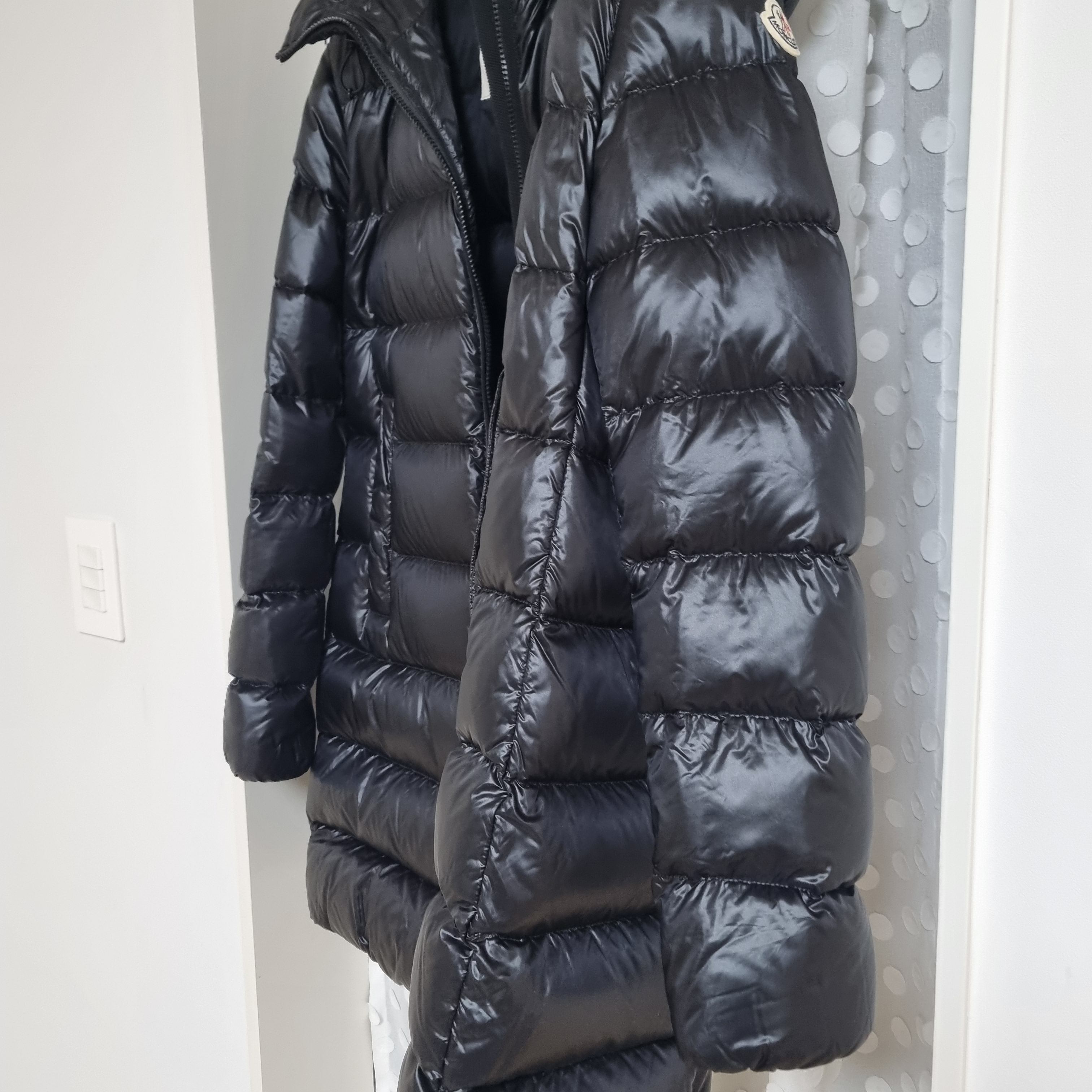 (W) Moncler Suyenne Hooded Mid-Length Down Jacket Black - 25FW 착용 스타일 - 3