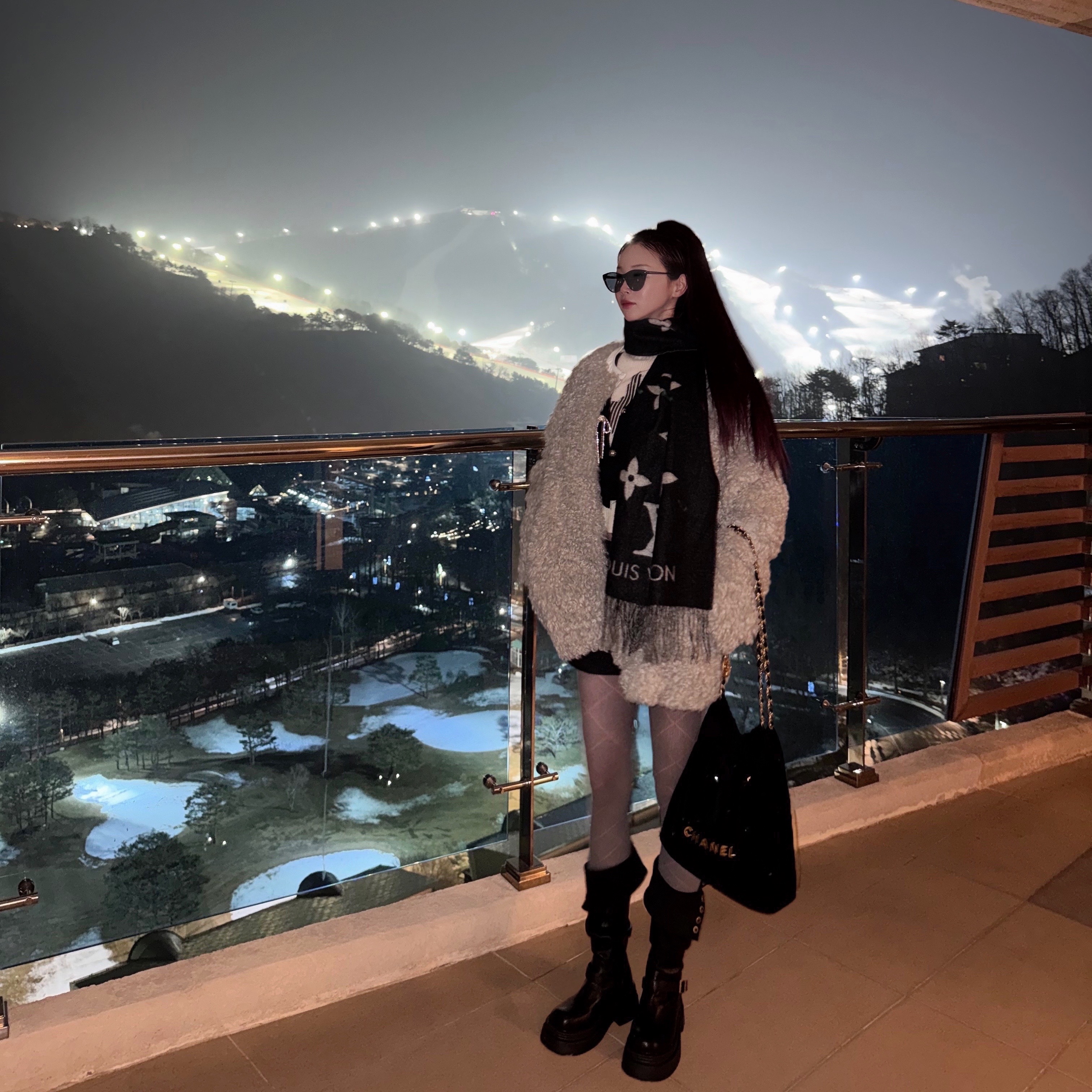 Louis Vuitton Reykjavik Muffler Black 착용 스타일 - 3