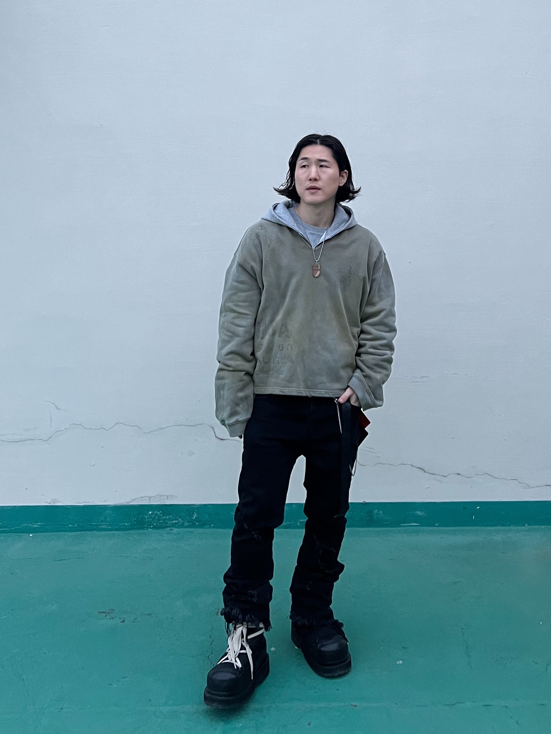 Undermycar Crewgu Double Layered Flared Jeans Moonless Night - 23FW 착용 스타일 - 4